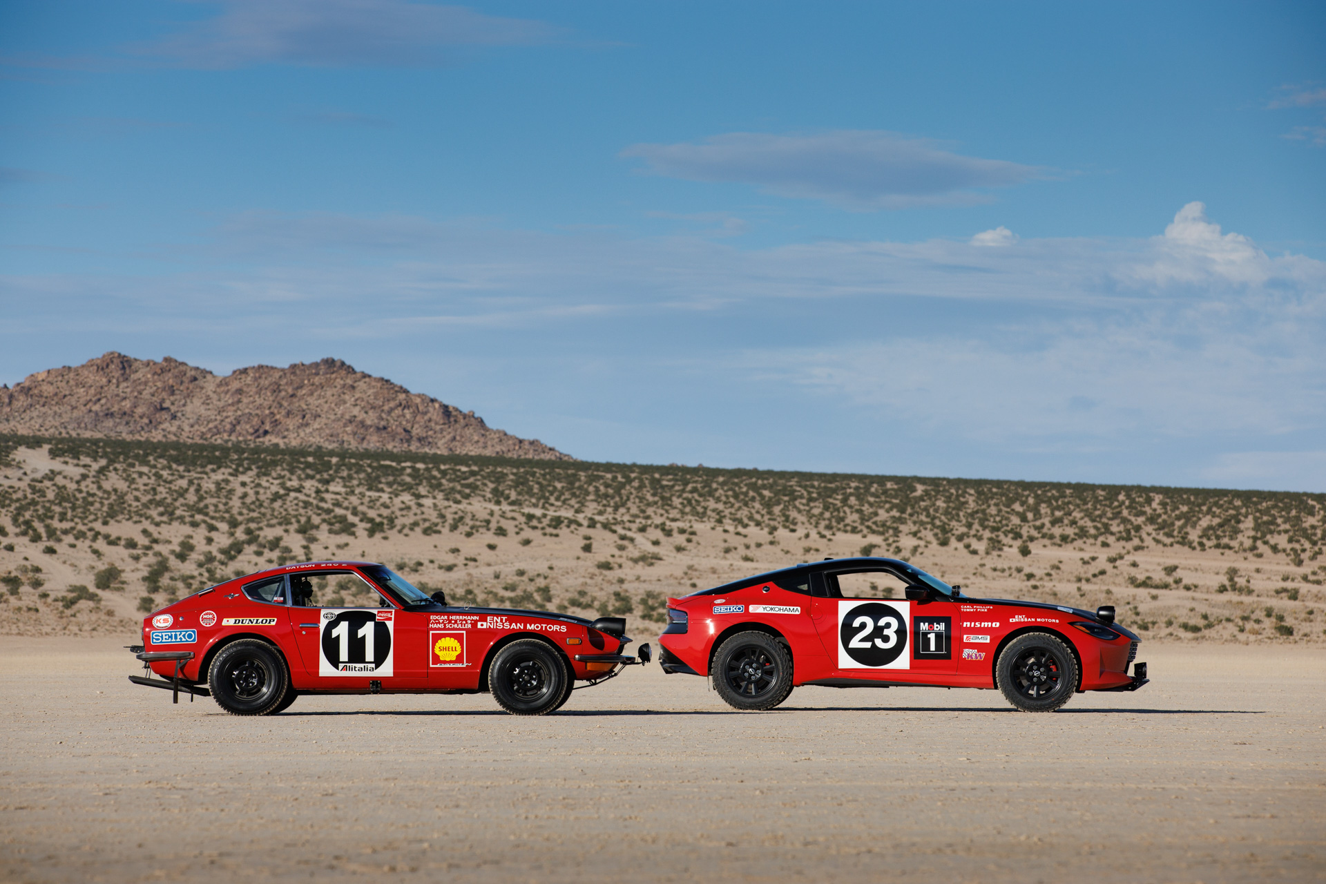 「ダットサン 240Z」（レプリカ）と「サファリ ラリー Z トリビュート」