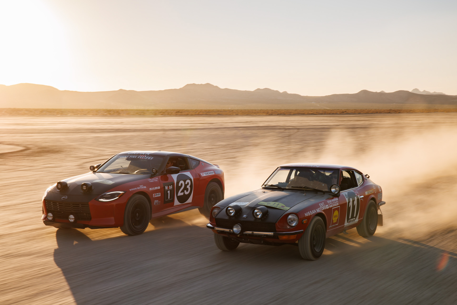 「ダットサン 240Z」（レプリカ）と「サファリ ラリー Z トリビュート」