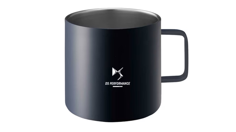 長時間飲み物の温度をキープできるので、季節を問わずレジャーシーズンやアウトドアで温冷どちらでも利用できる。サイズは約88×85mm、内容量は380ml