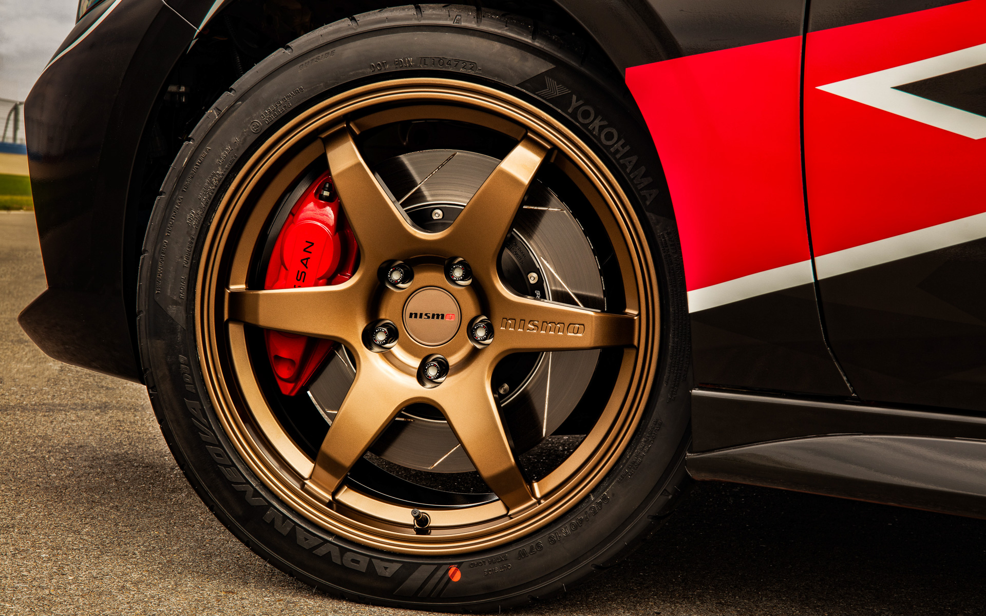 タイヤは横浜ゴムの「ADVAN Neova AD09」