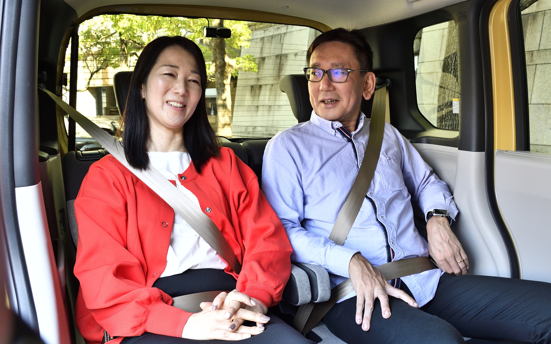 シートを一番後ろにした状態で乗ってみたけれど、大人2人でもしっかりとくつろげるスペースを確保している