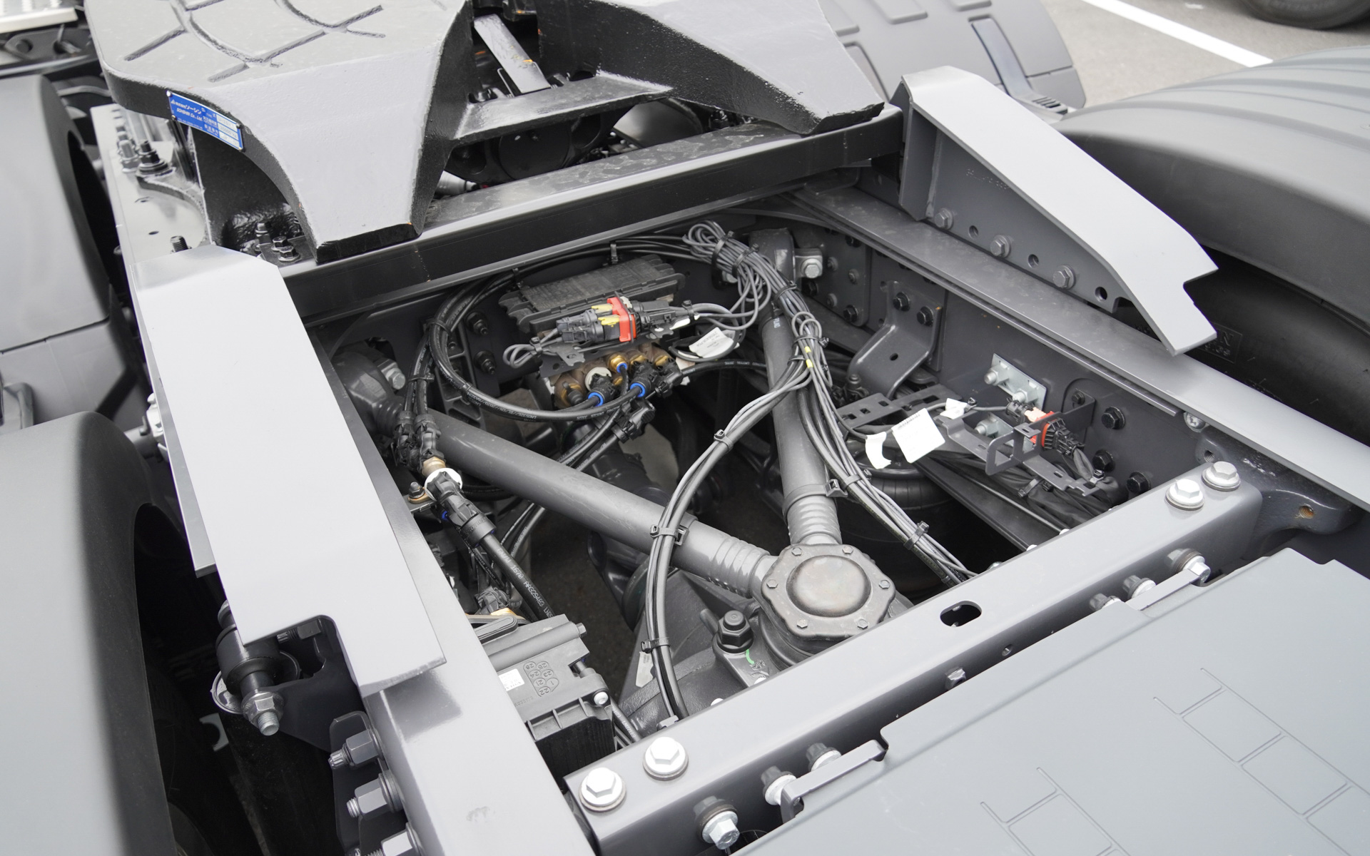 2軸目と3軸目の両方を駆動する