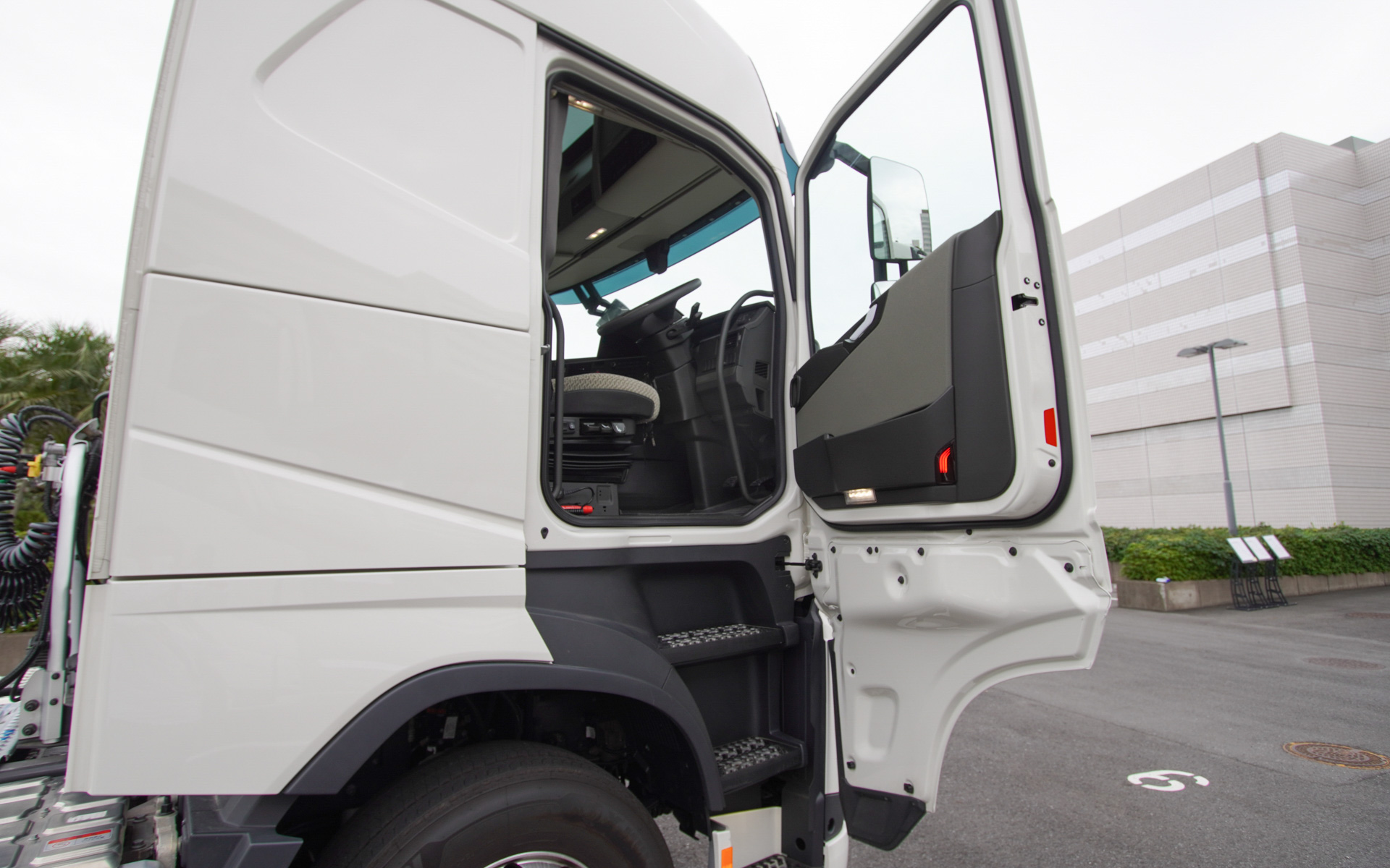 グローブトロッターキャブの運転席