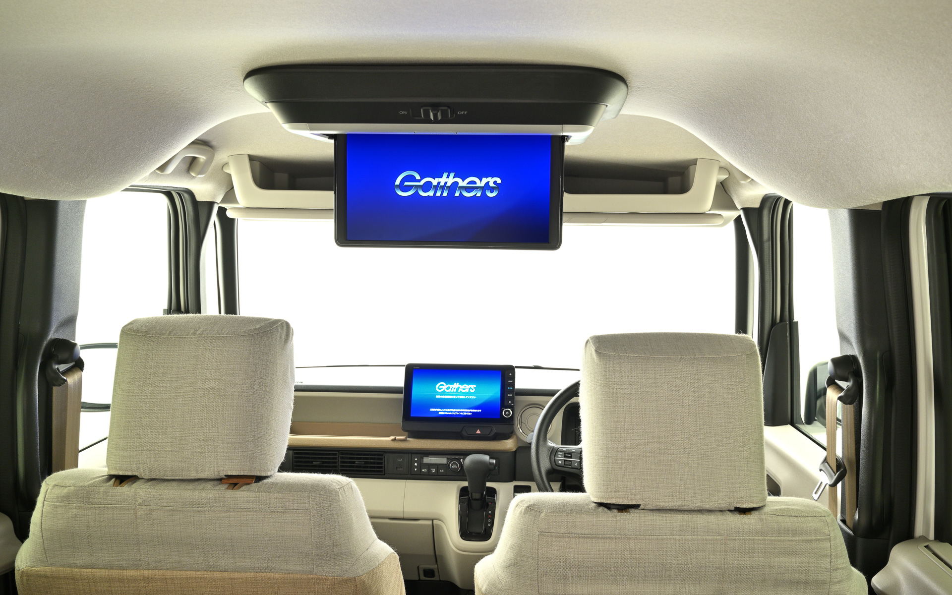 15.6インチリア席モニター「VM-231FE」を装着した新型N-BOXのインテリア