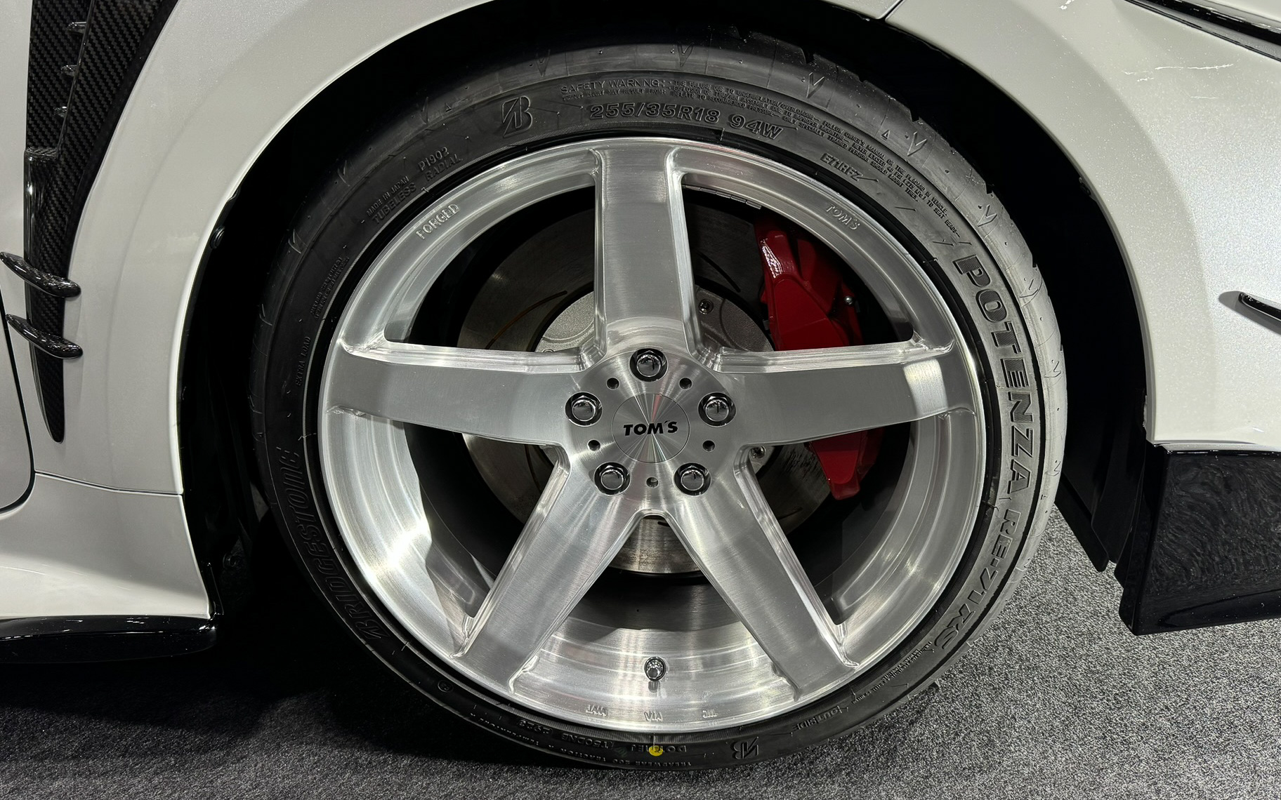 フロントタイヤまわり