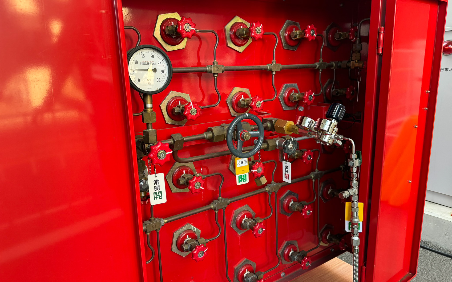 カードルによって運ばれていた