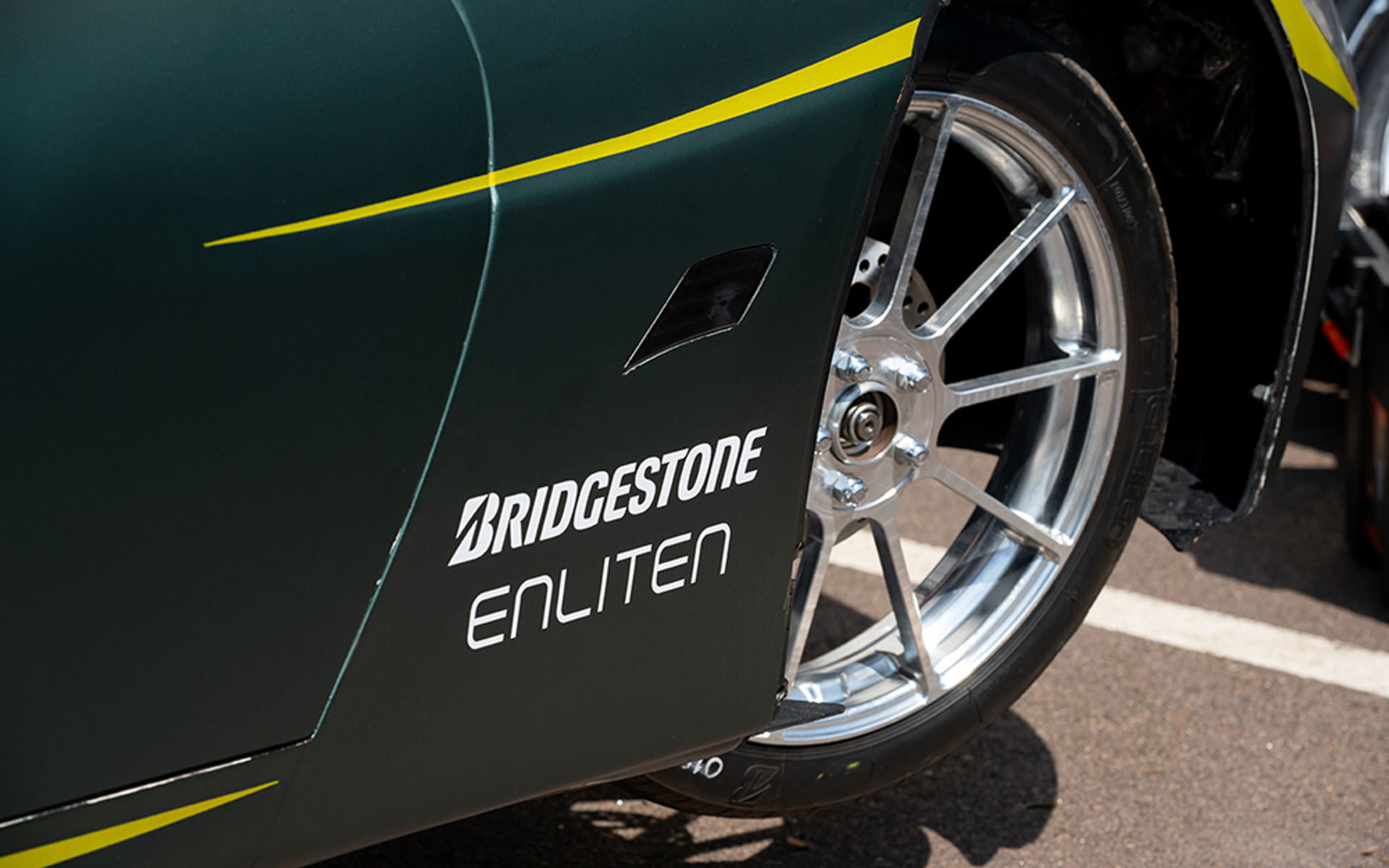大会出場車両に装着されたエンライトン技術搭載タイヤ