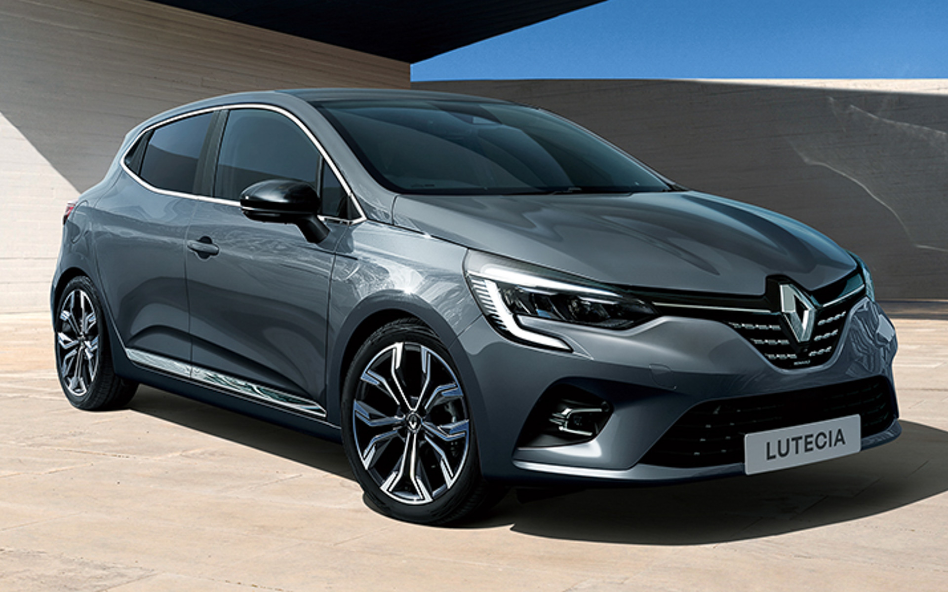 特別仕様車「ルーテシア アントラクト E-TECHFULL HYBRID」