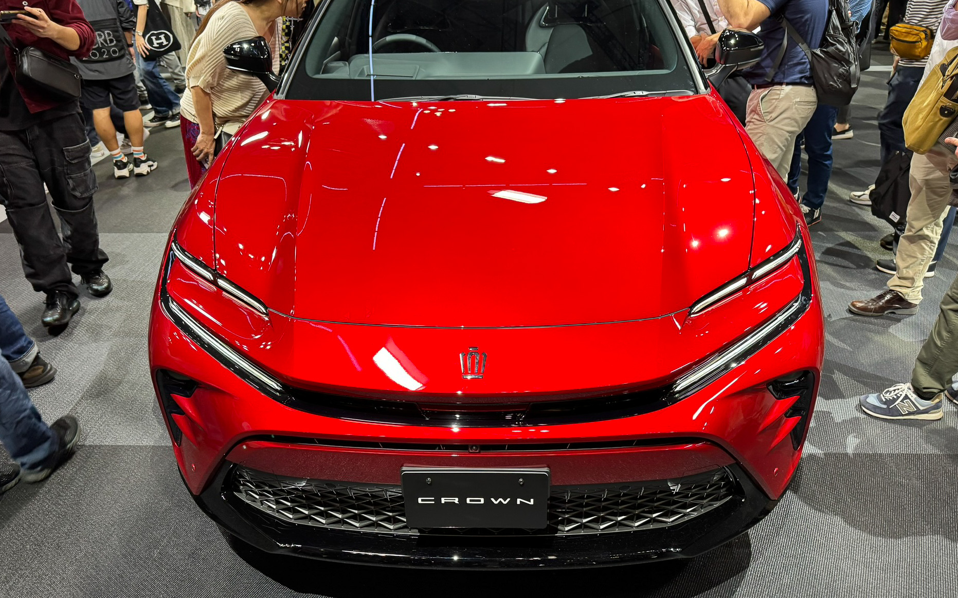 こちらも人気、新型クラウン スポーツ