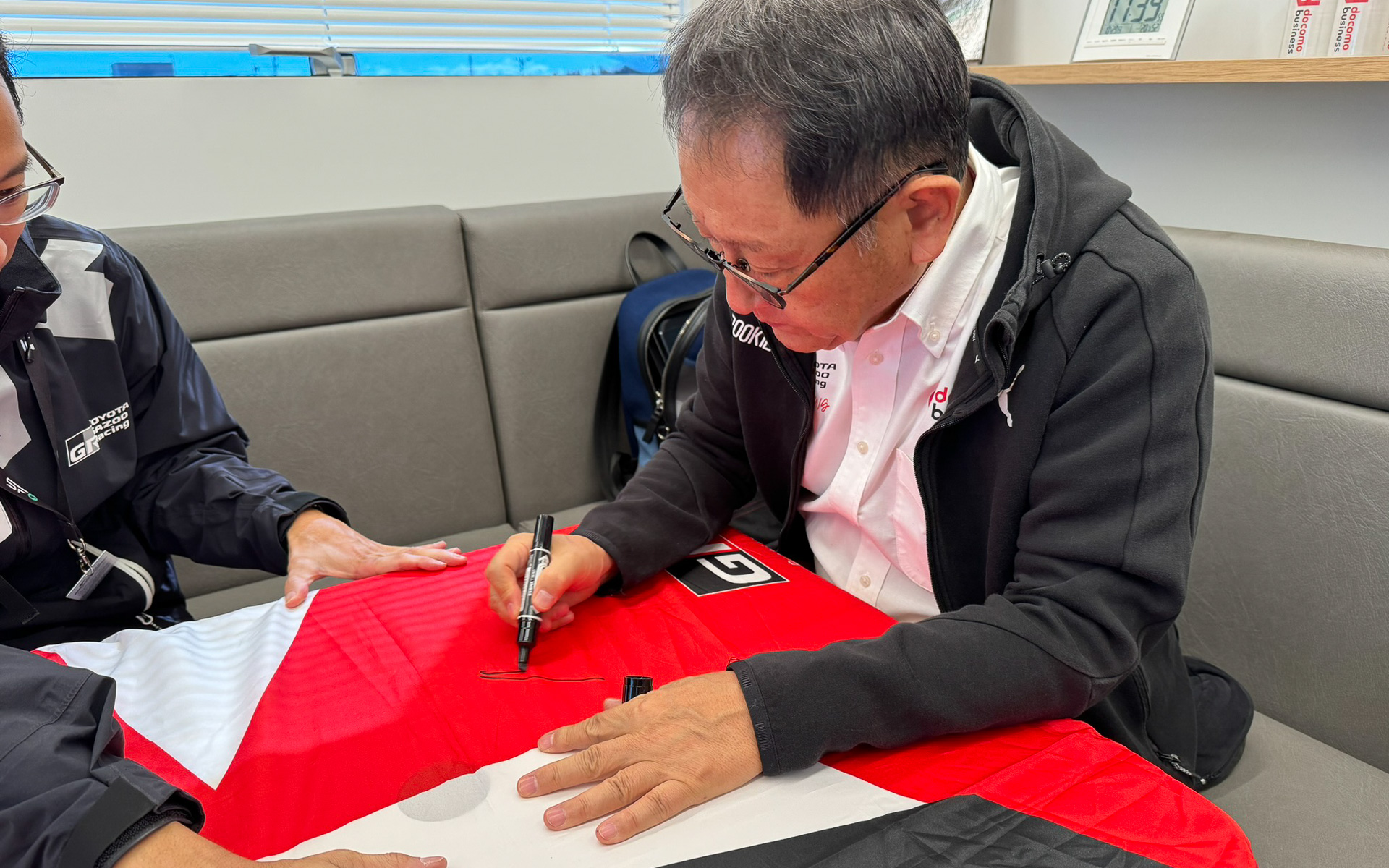 モリゾウ選手のサイン入りGR特大応援フラッグ