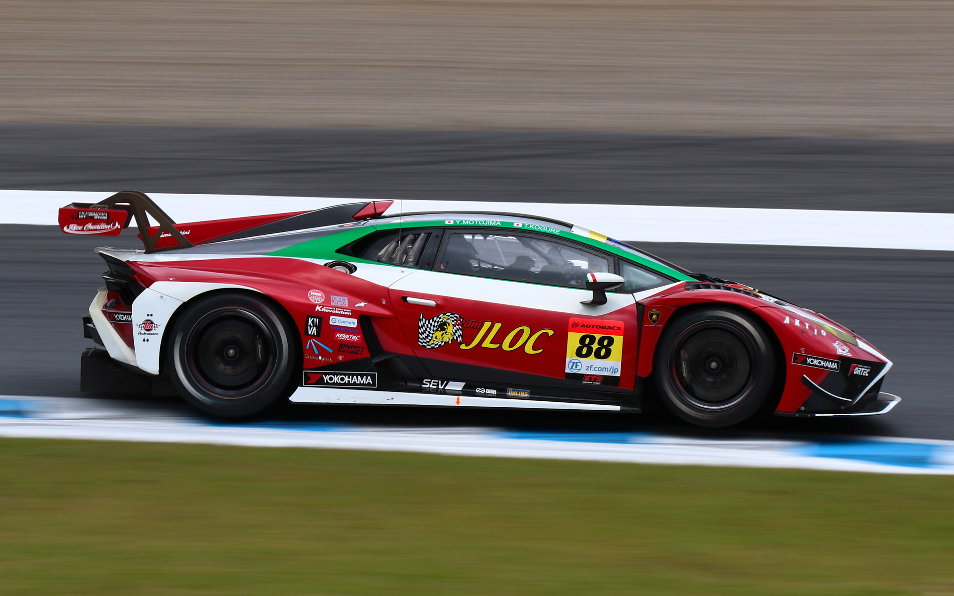 優勝した88号車 JLOC ランボルギーニ GT3（小暮卓史/元嶋佑弥）