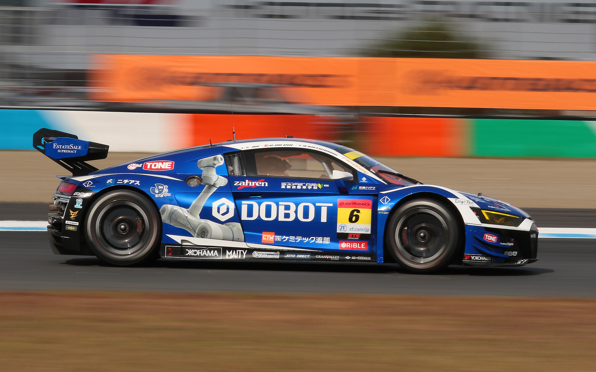 3位は6号車 DOBOT Audi R8 LMS（片山義章/ロベルト・メリ・ムンタン）