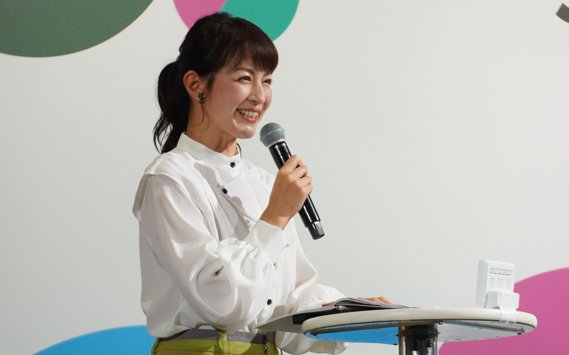 司会はフリーアナウンサーの平井理央氏