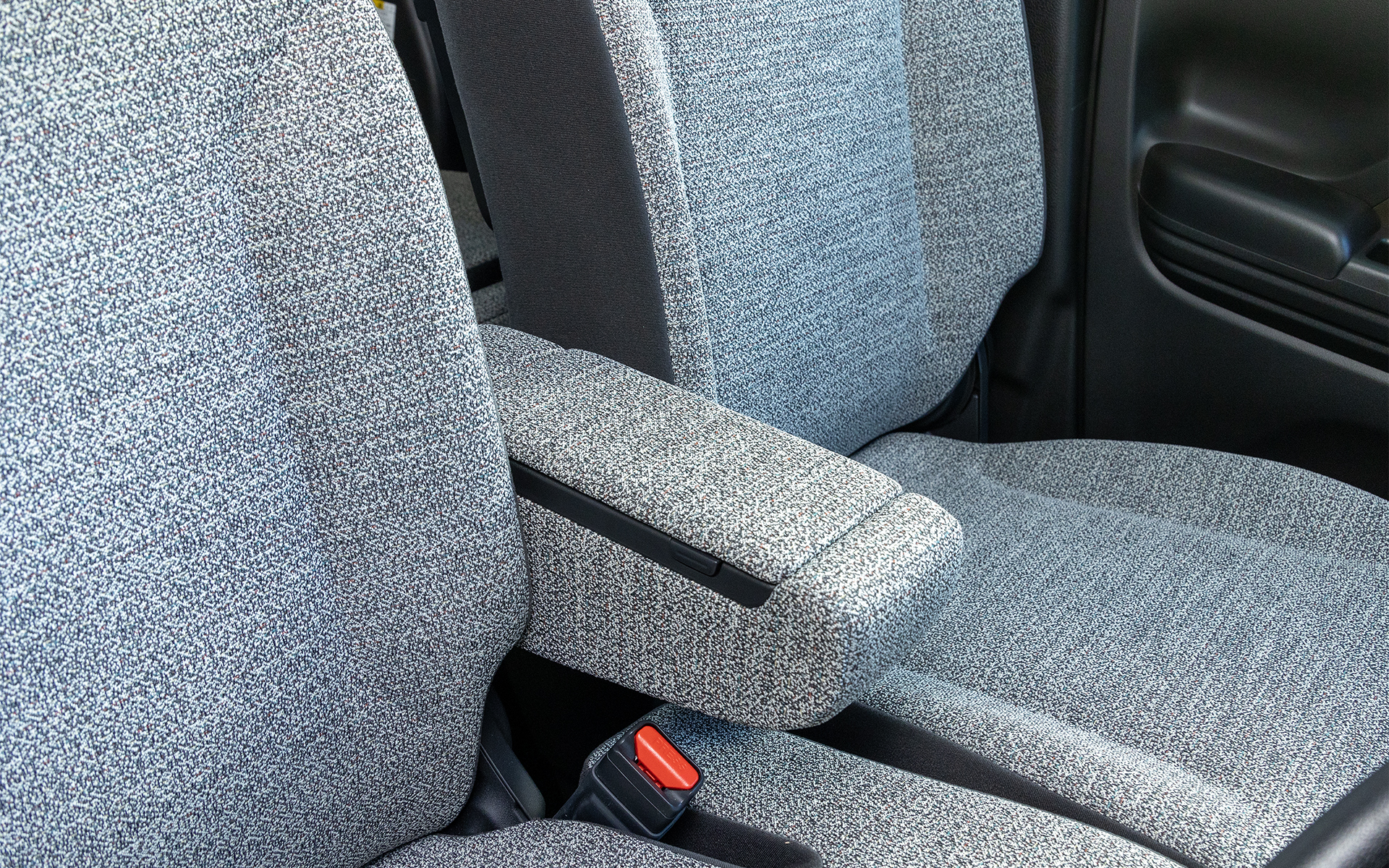 運転席にはアームレストが付いている