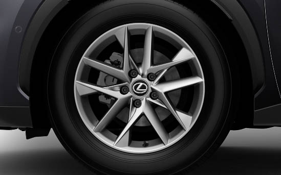 17インチアルミホイール（シルバーメタリック塗装）