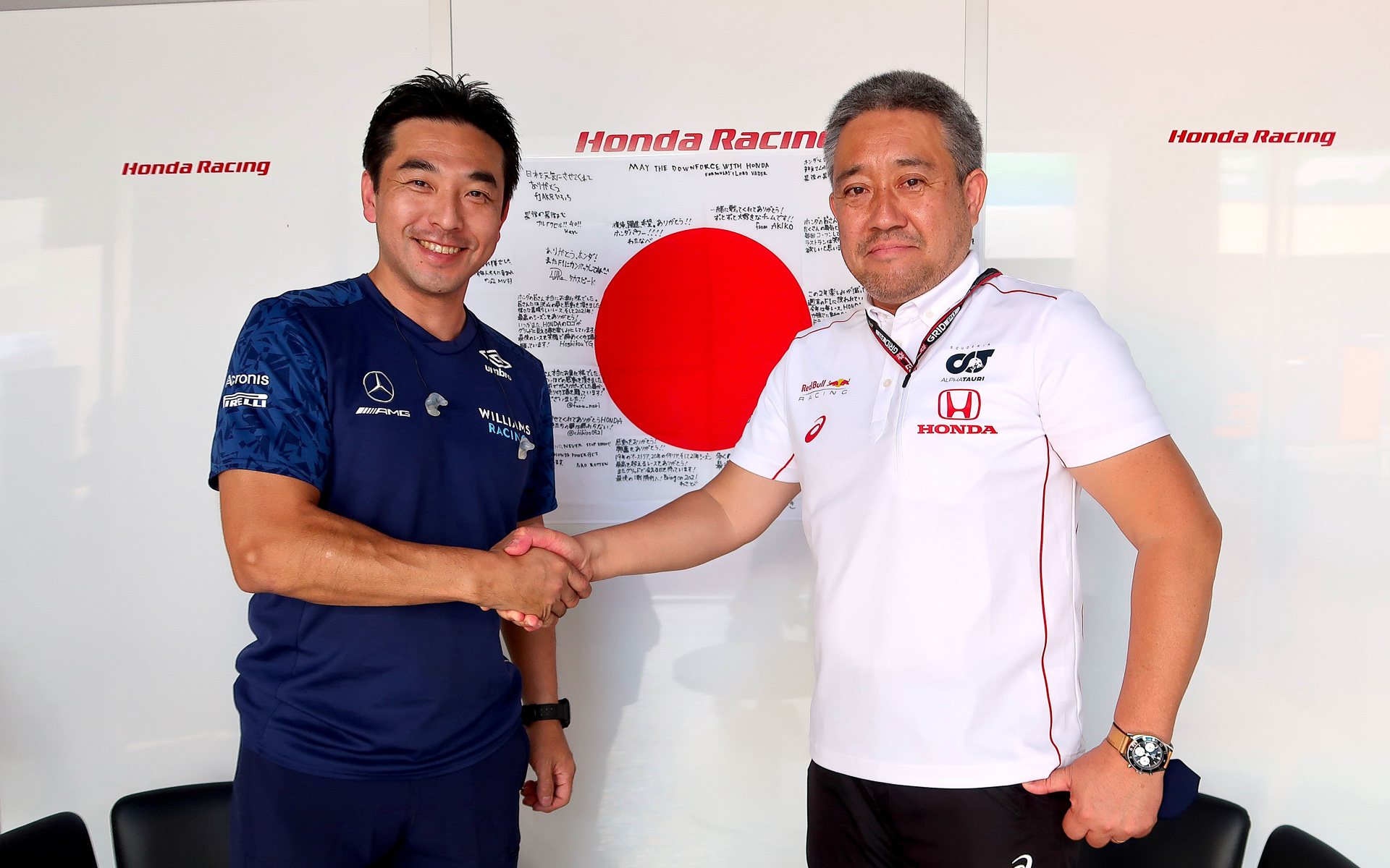 2021年のF1最終戦アブダビGPの決戦前に、当時ホンダF1のマネージングディレクターを務めていた山本雅史さんのもとを、ウイリアムズのメカニックを務めていた白幡勝広氏が激励に訪れていた