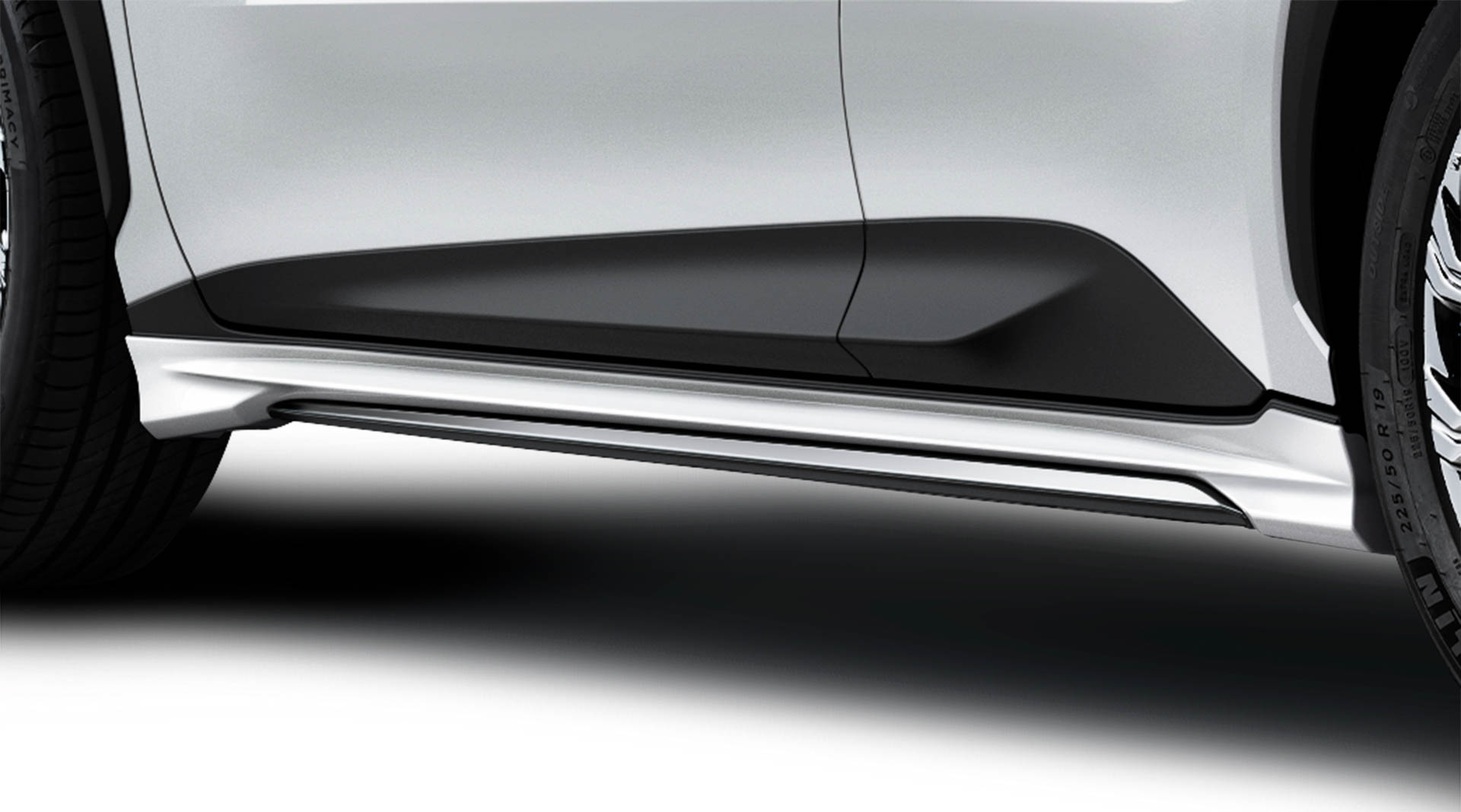 サイドスポイラーは、フロントからリアをキレのある造形でつなぎ、金属調加飾を下端に配置することにより、低重心で伸びやかなフォルムを演出。モデリスタアドバンストラグジュアリーパッケージのみでの取り扱いとなり、単品での販売は行なわれない