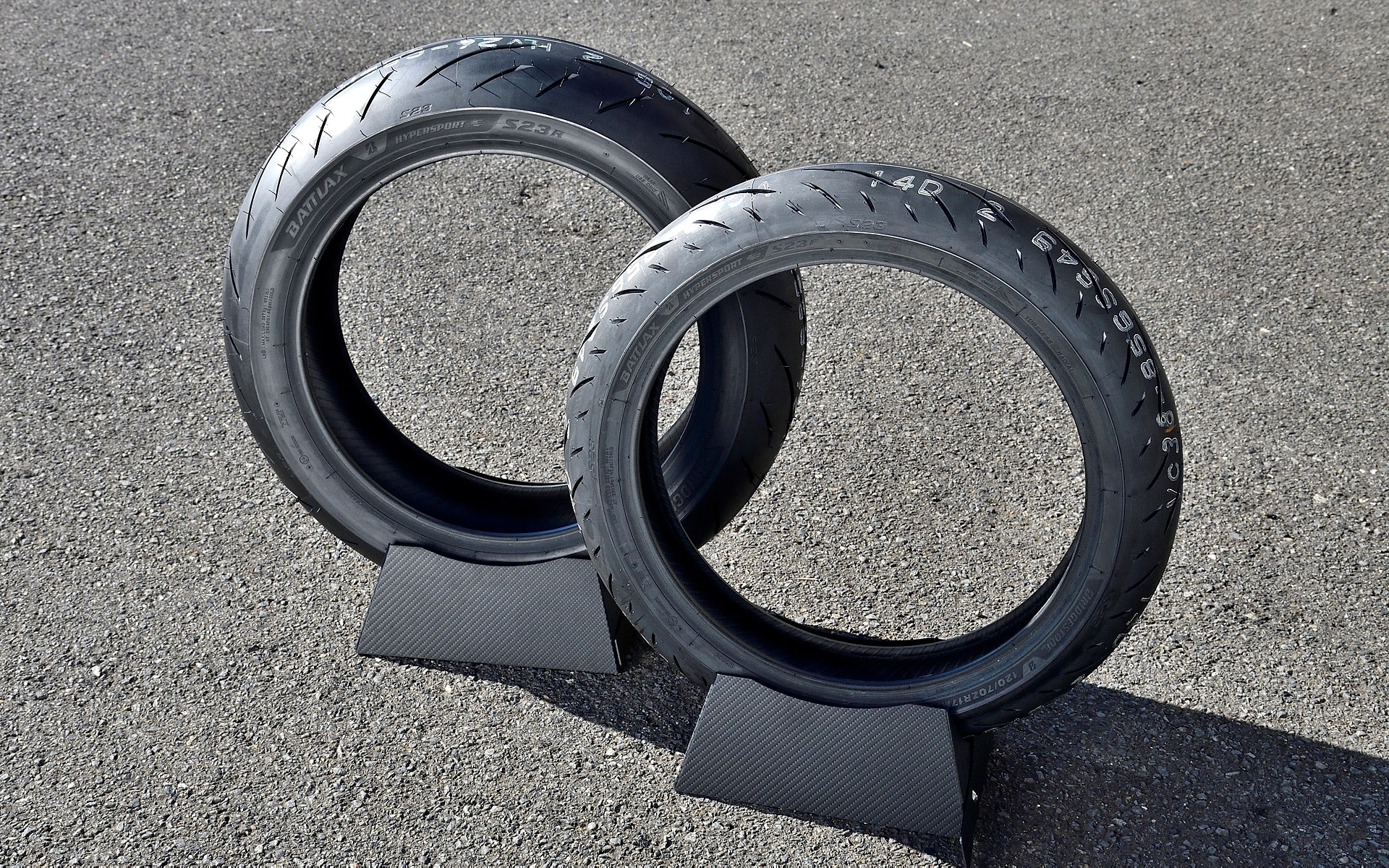 BATTLAX HYPERSPORT S23