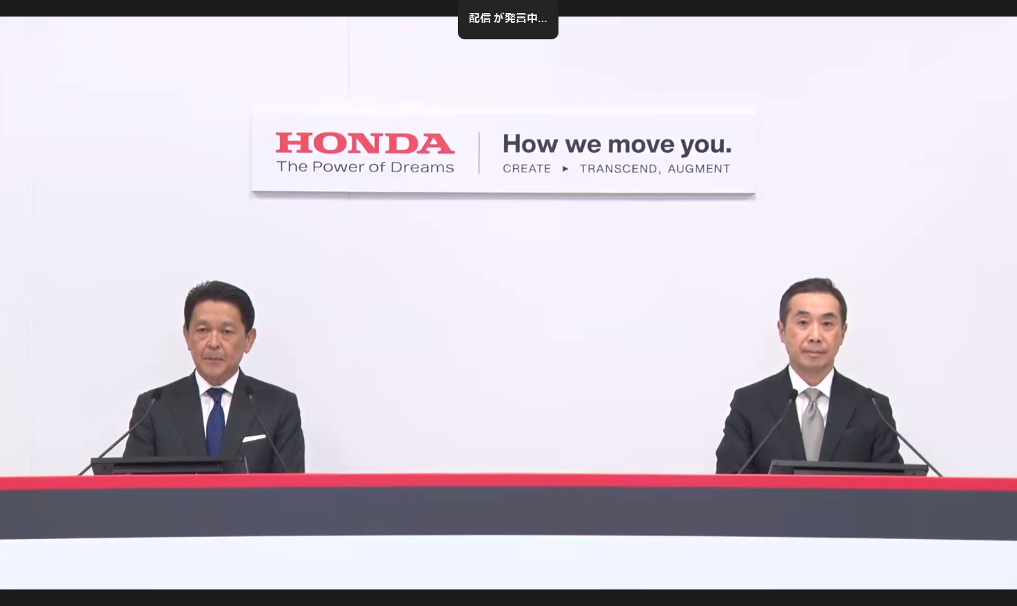 2023年度 上半期決算説明会に出席した本田技研工業株式会社 取締役 代表執行役副社長 青山真二氏（左）と執行役 最高財務責任者 藤村英司氏（右）