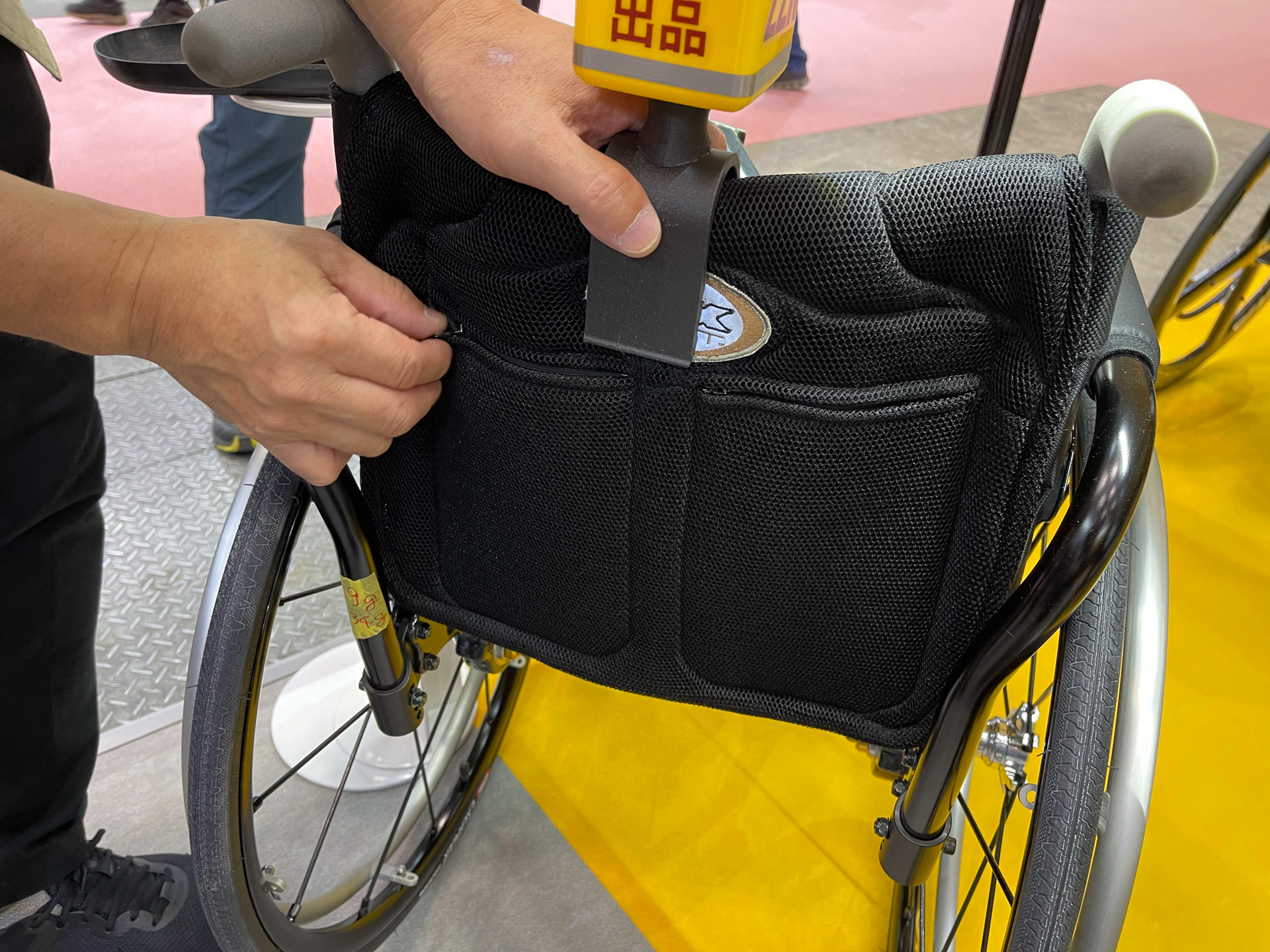 シークレットポケット的なかなり薄いデザインのものも開発中とのこと