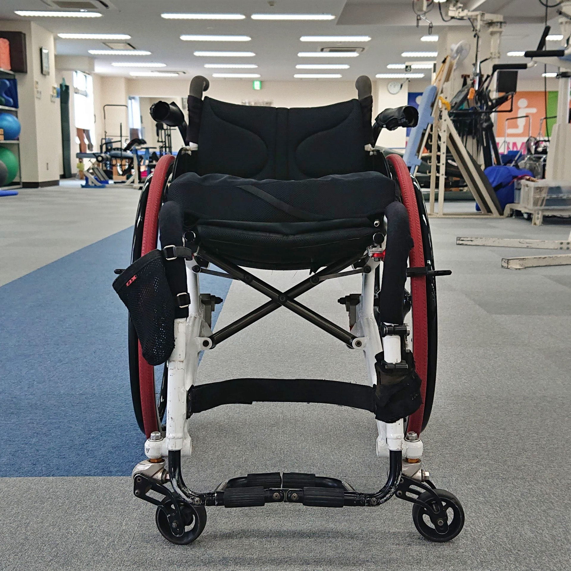 オレの車いすのシートには、厚さ10cmの「ロホクッション」をセットして使用