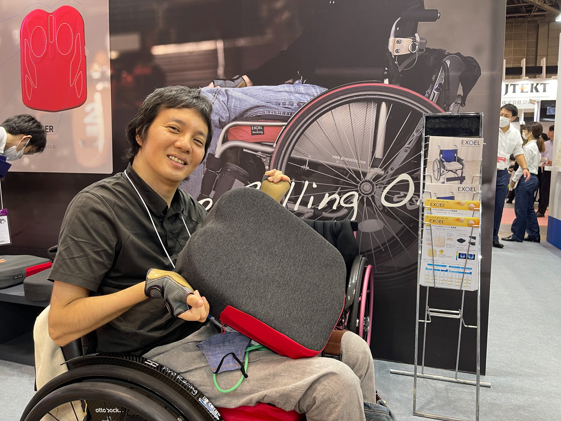 「EXGEL OWL ACTIVE」の開発者で現eスポーツレーシングドライバーでもある長屋宏和氏