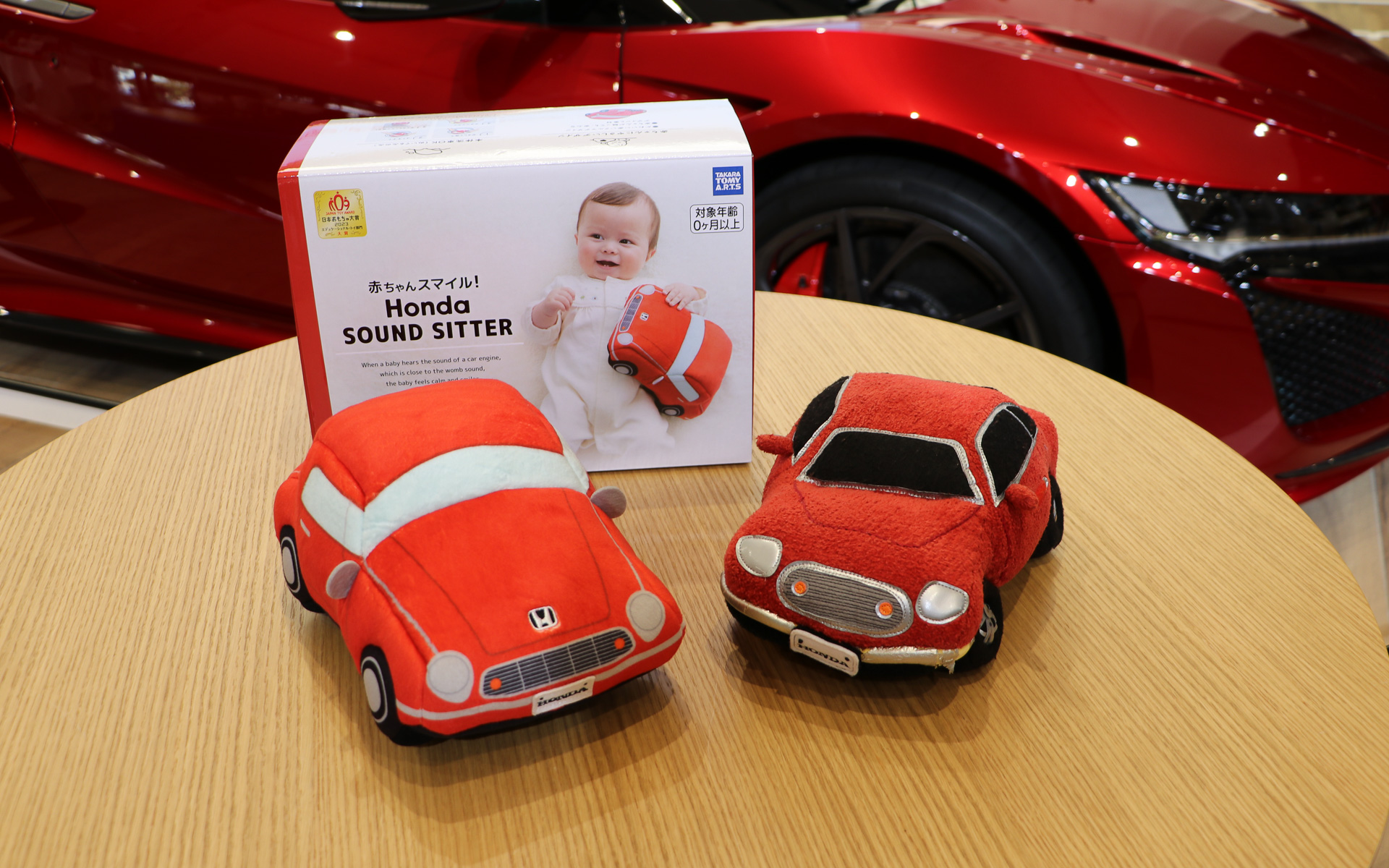 今回発売された「赤ちゃんスマイル Honda SOUND SITTER（左）」と2018年に制作したプロトタイプのサウンドシッター（右）