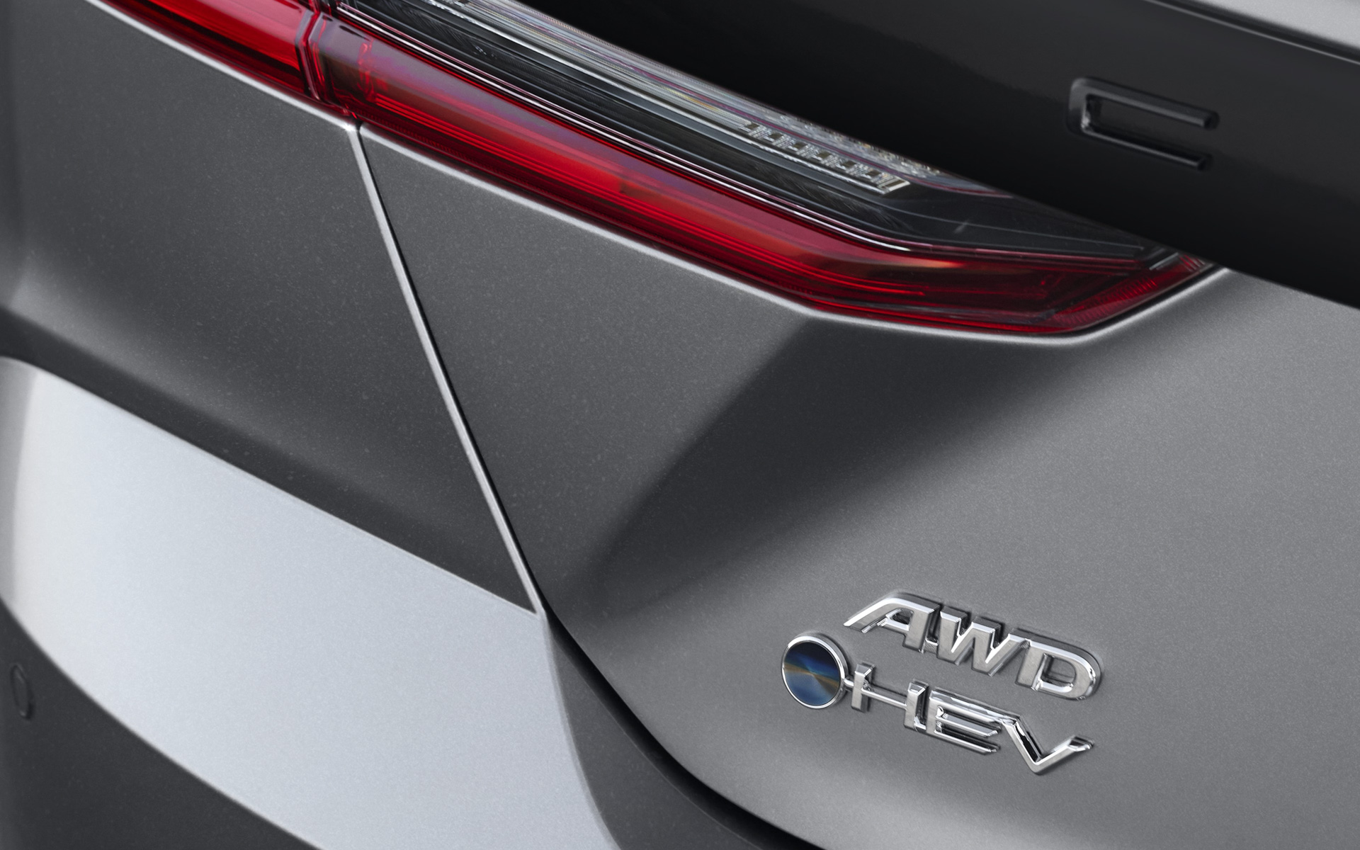 次期カムリとして公開されたティザー写真