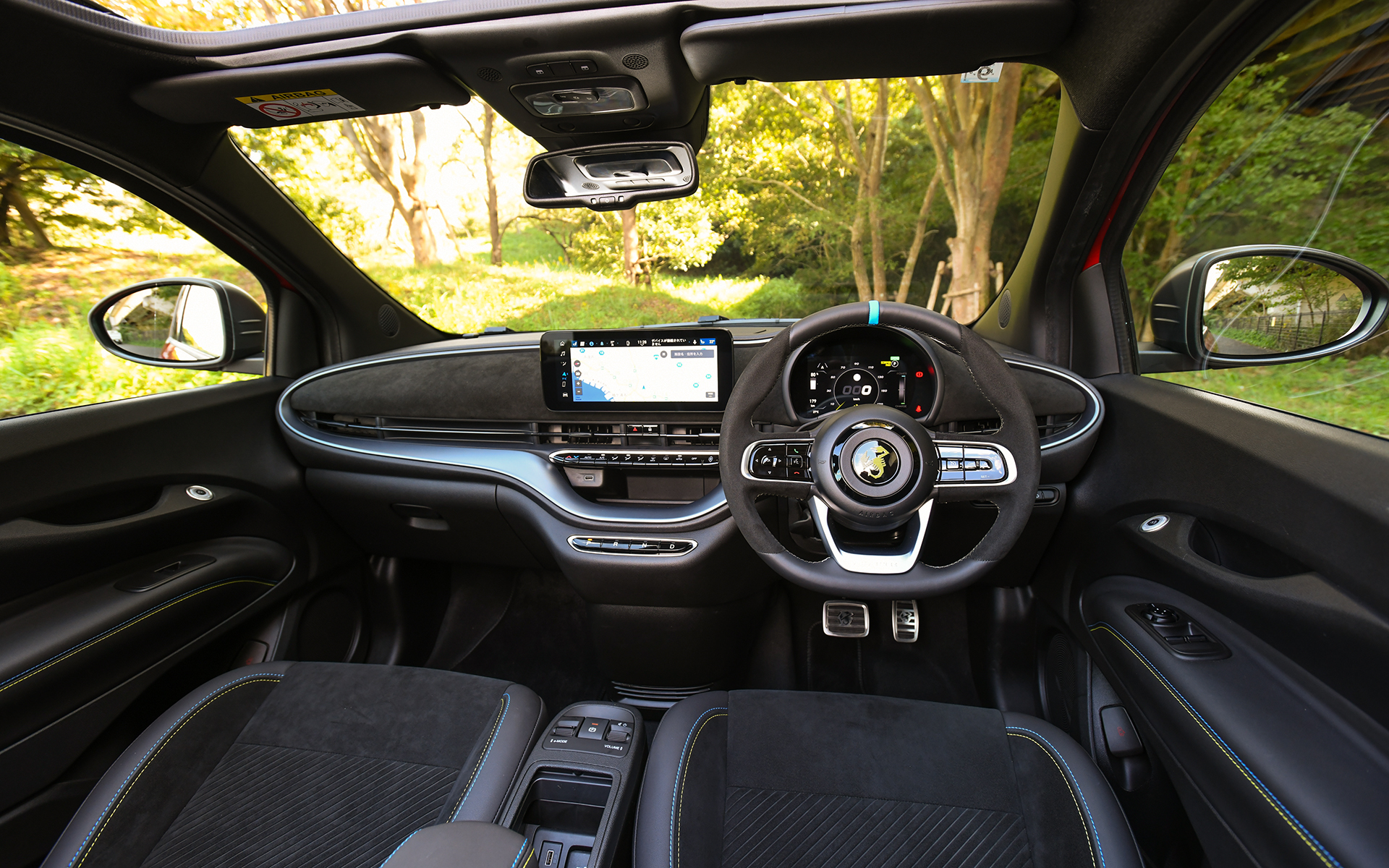 アバルト 500eのインパネ