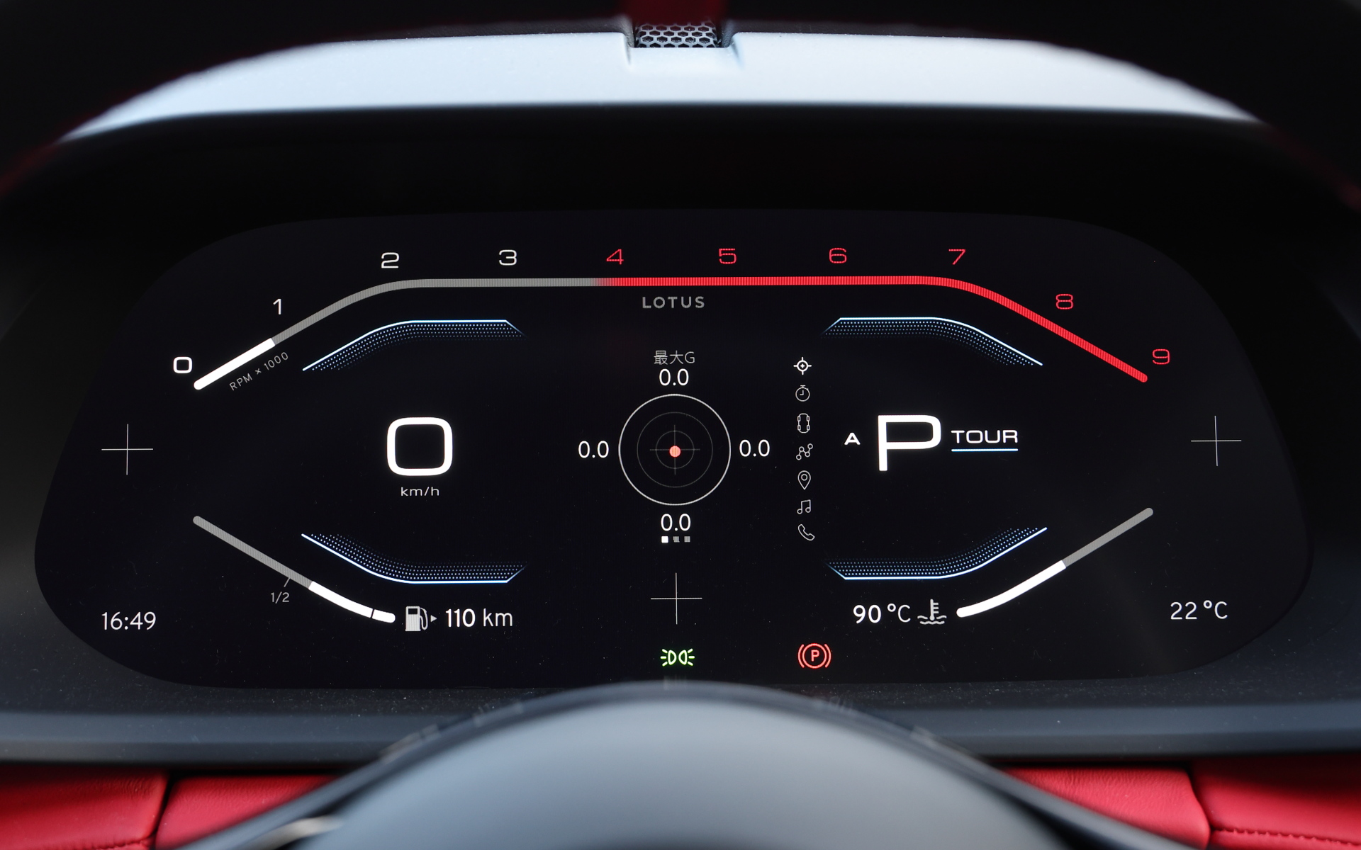 インテリアでは12.3インチのTFT液晶ディスプレイを使ったデジタルメーターを採用するとともに、インフォテインメント情報に加えGメーターやエンジン出力なども表示できる10.25インチ HMIタッチスクリーンをダッシュボード中央にレイアウト。英国の音響機器メーカー「KEF」が車載オーディオを手がけるのはエミーラが初めてになるという