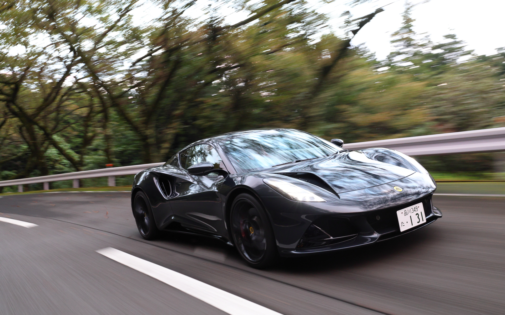 “最後のミッドシップエンジン車”として世に送り出されたエミーラに試乗