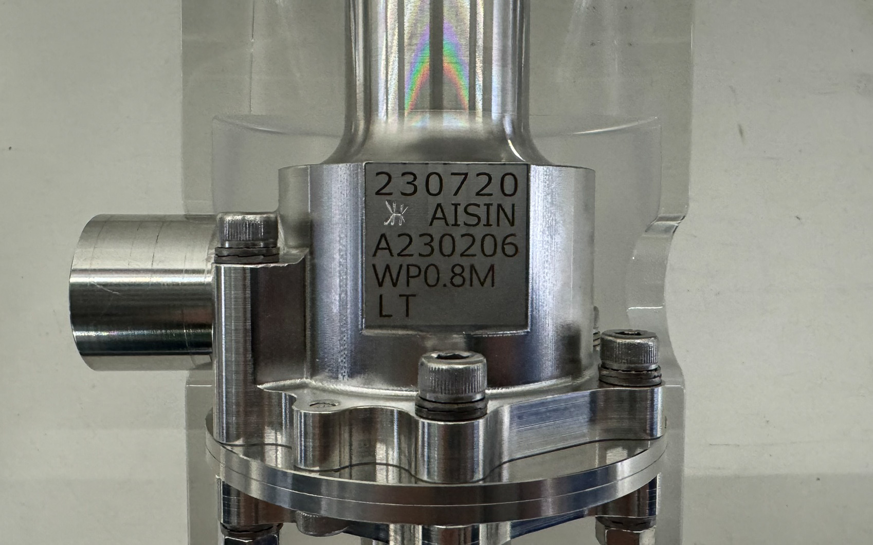 アイシンが開発する極低温バルブ。水素は金属への攻撃性があるため、水素耐性の高い金属を使用し、KHKの承認も受けている