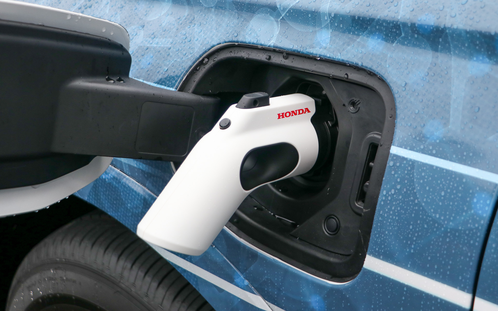 今回2024年発売予定の新型燃料電池車「CR-V FCEV」とともに国内初披露された