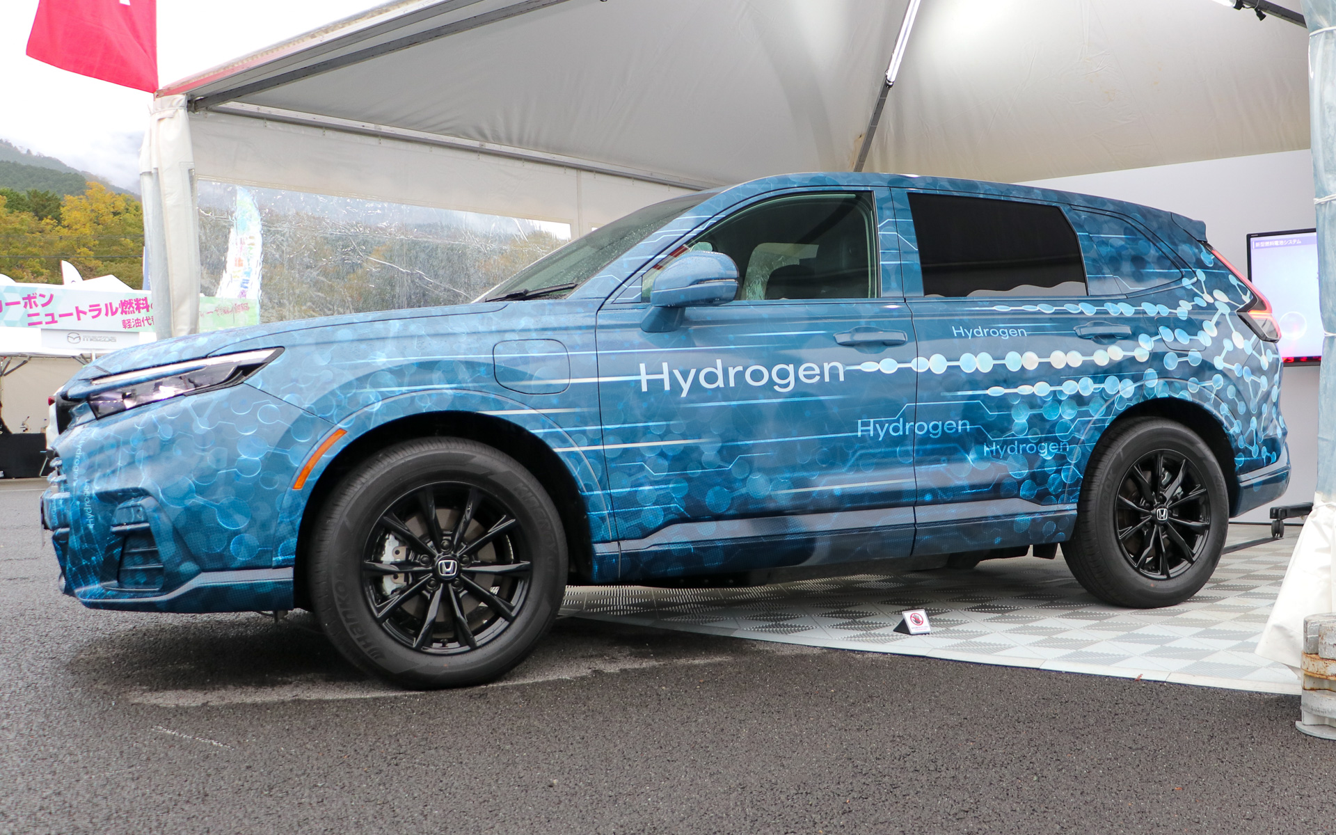 今回2024年発売予定の新型燃料電池車「CR-V FCEV」とともに国内初披露された
