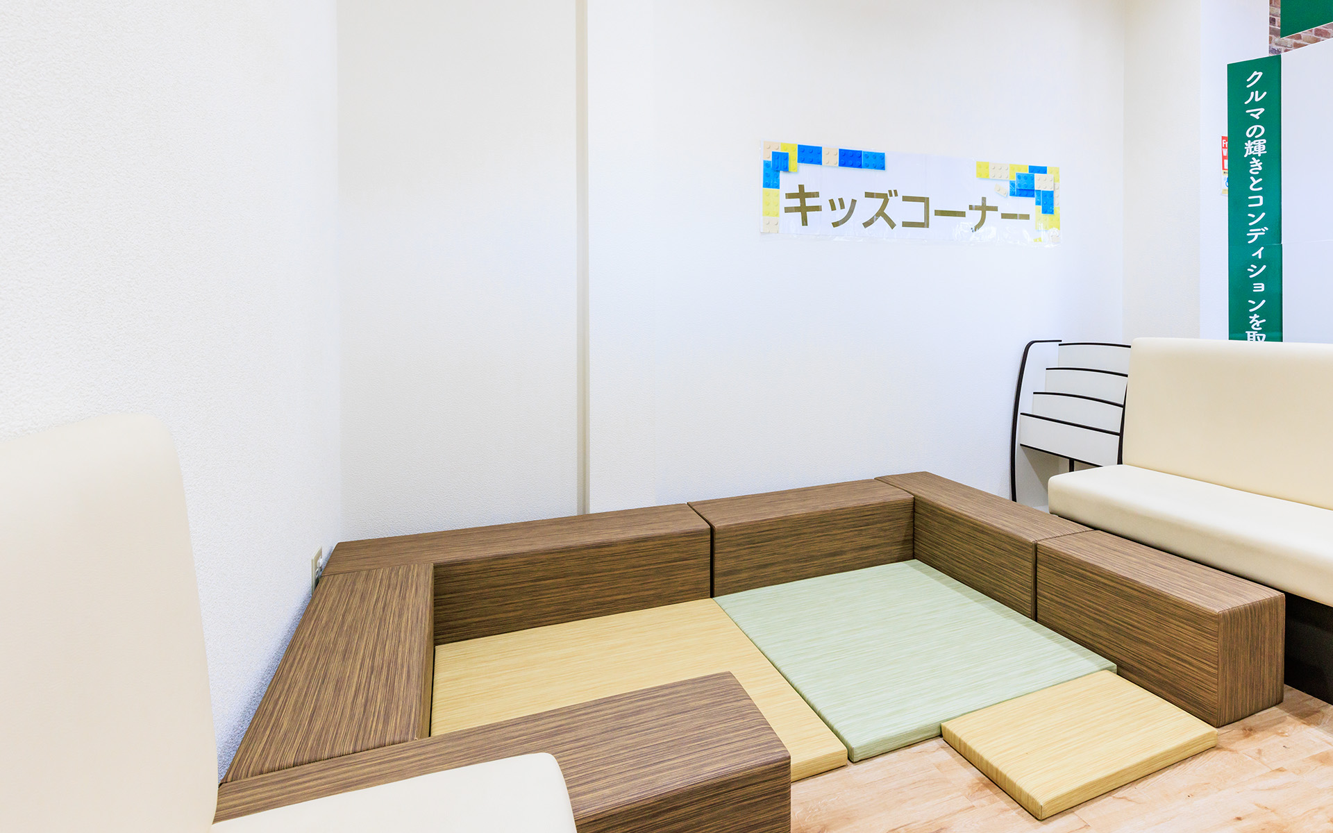 B-select店はBTA（ブリヂストンタイヤアドバイザー。独自の認定制度を取得したスタッフ）が必ず在籍し、高い技術力と接客品質など、条件をクリアしたお店だけがなれる