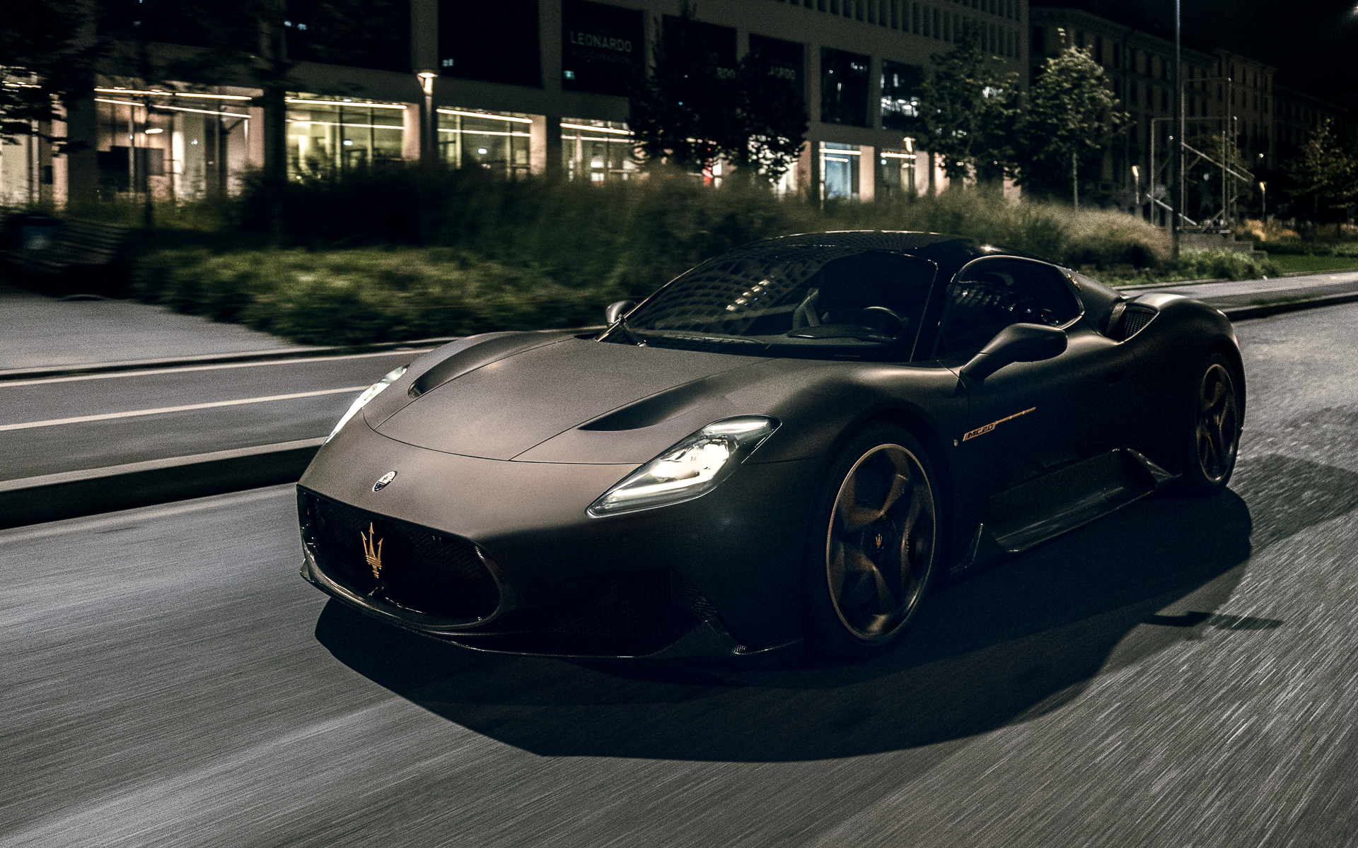 「MC20」初の限定モデル「MC20 NOTTE」