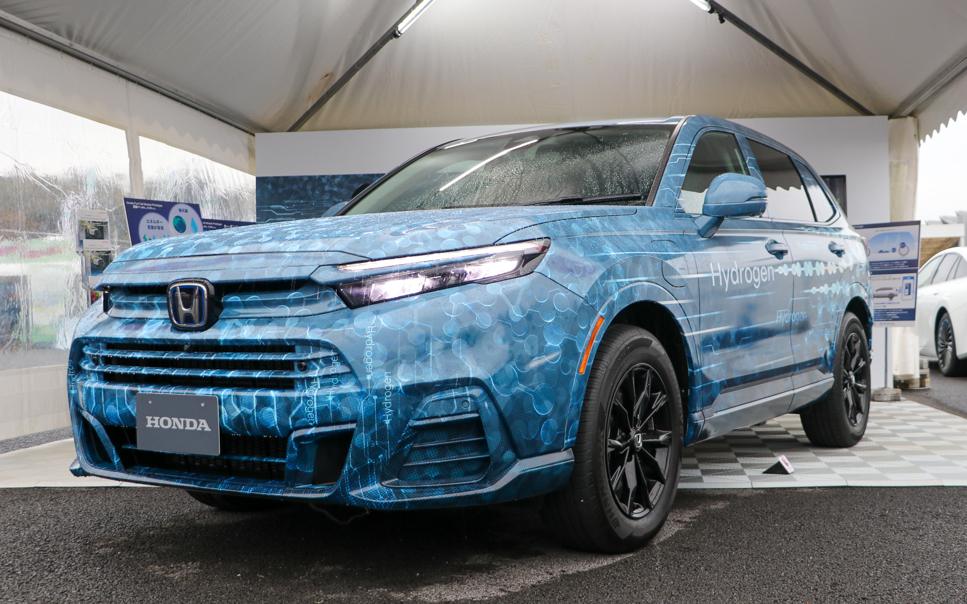 スーパー耐久戦最終戦富士で世界初公開された、ホンダの新型燃料電池車「CR-V FCEV」