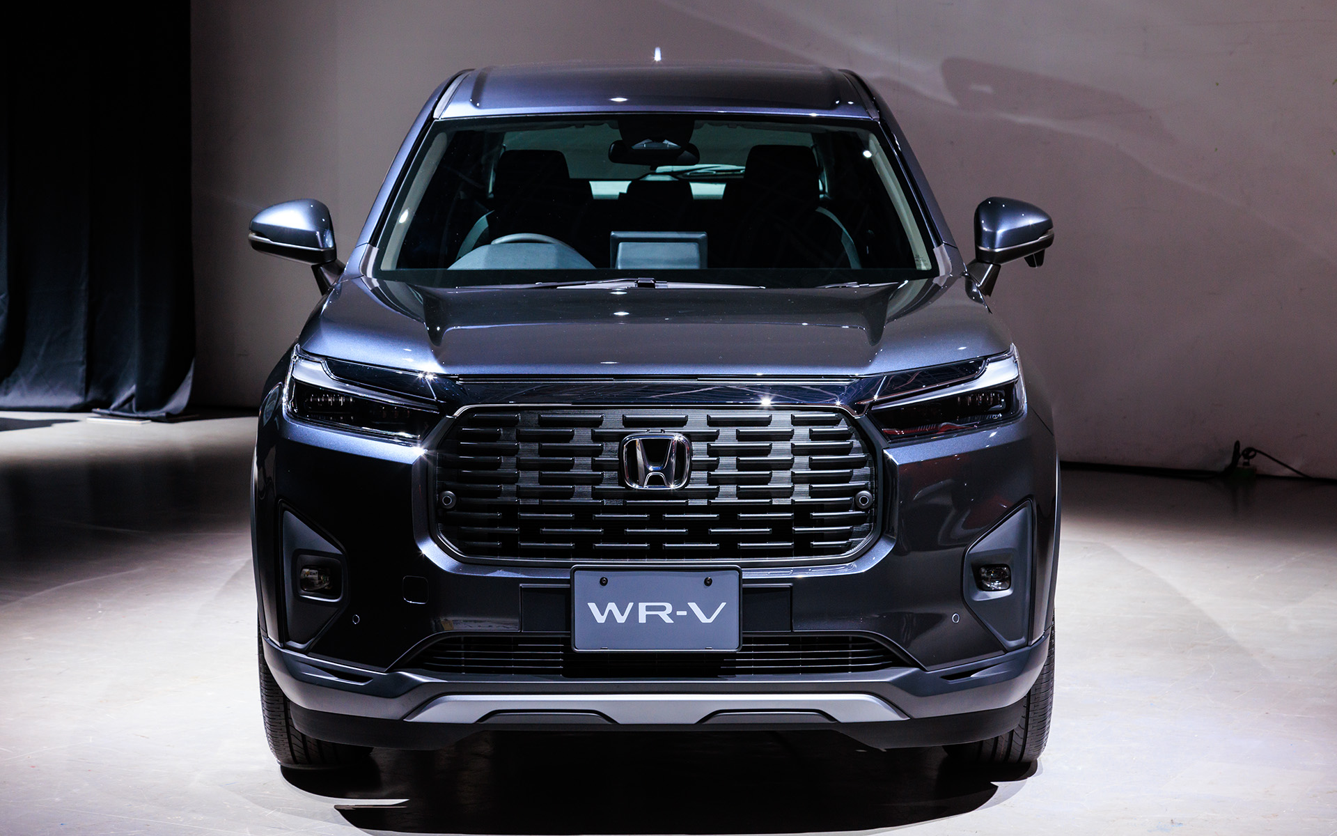 撮影車両はZグレード。ボディカラーはメテオロイドグレー・メタリック