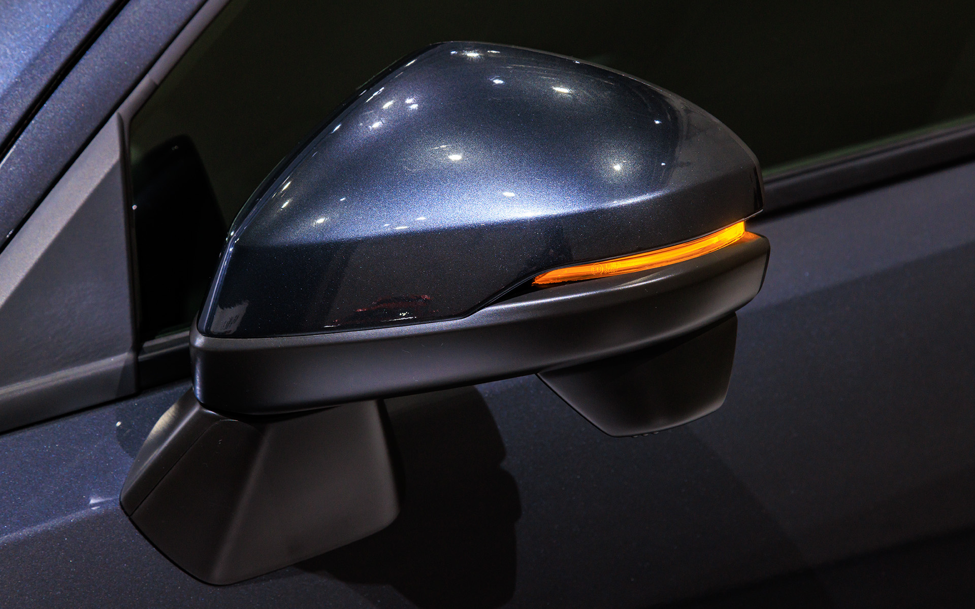 ターンランプ内蔵のサイドミラー