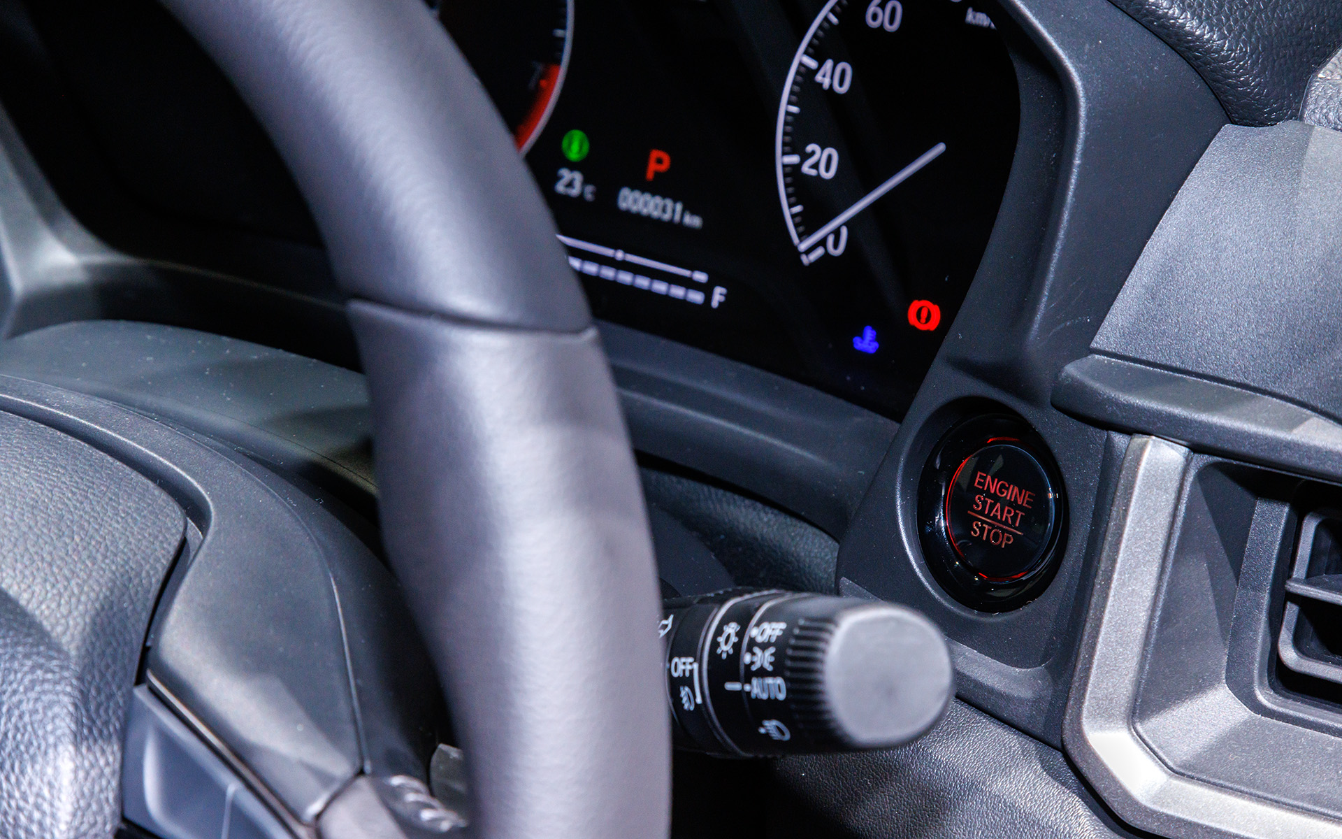 プッシュスタートシステムを採用