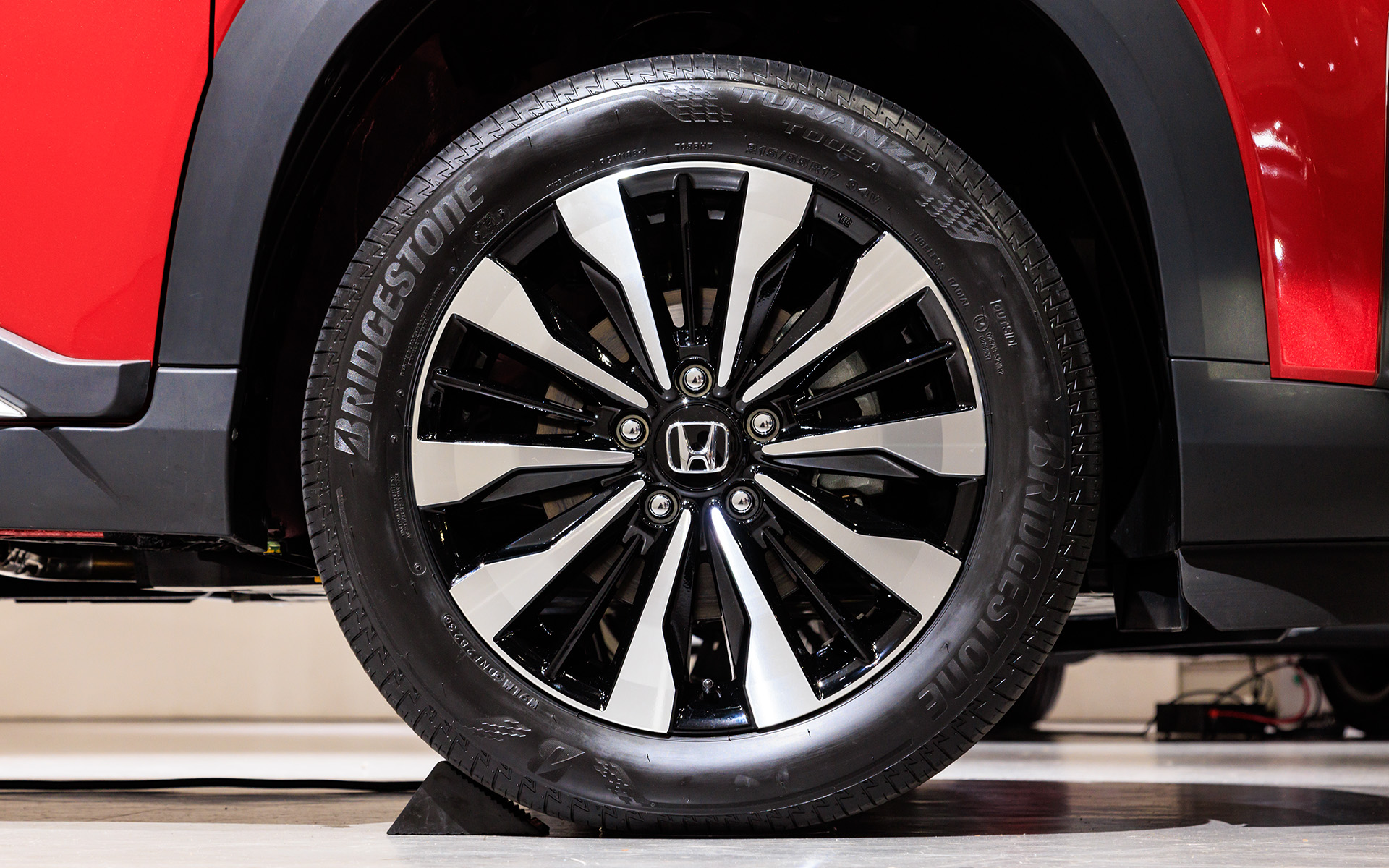 タイヤ＆ホイールはZグレードと同じ