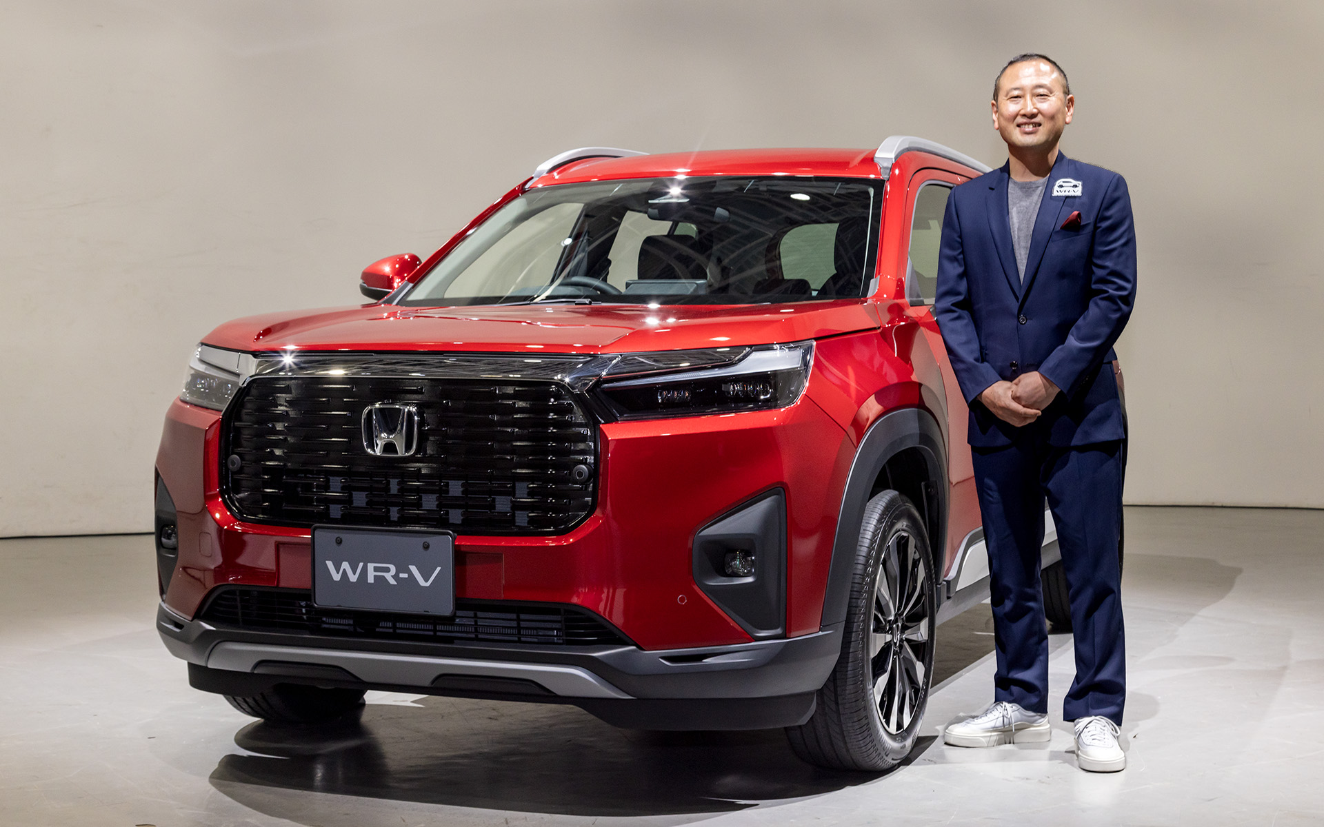 ホンダの新型SUV「WR-V」と開発責任者の金子宗嗣氏