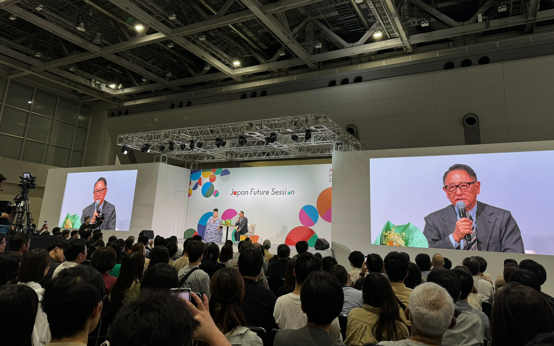 豊田章男自工会会長とマツコ・デラックスさんによって最終日に行なわれた大反省会