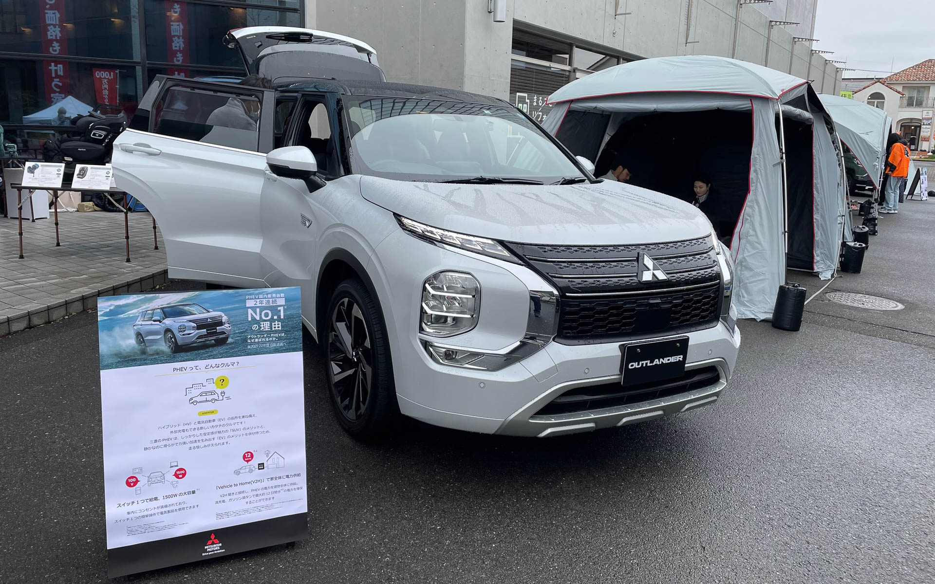 お父さんのアウトランダー。すべてPHEVの4WD。V2Hとか皆さん詳しいです