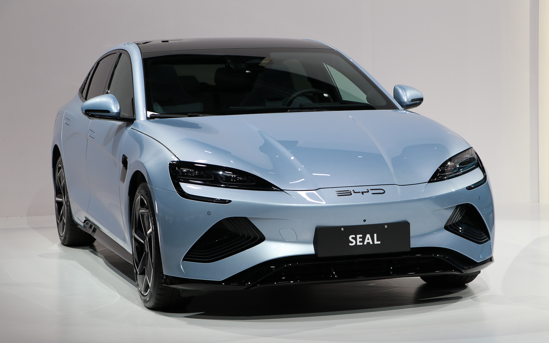 2024年春に導入予定のEVセダン「SEAL（シール）」