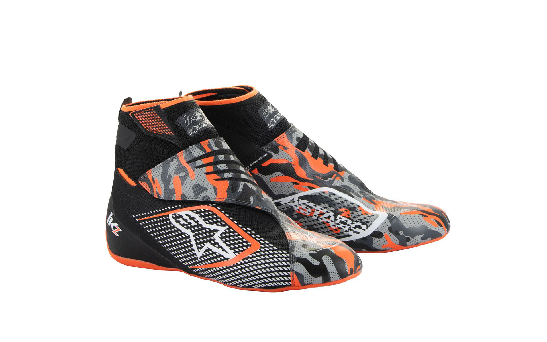 TECH-1 KZ V2 SHOES。サイズはUSサイズ 5-13、カラーは1429 BLACK ORANGE FLUO CAMO