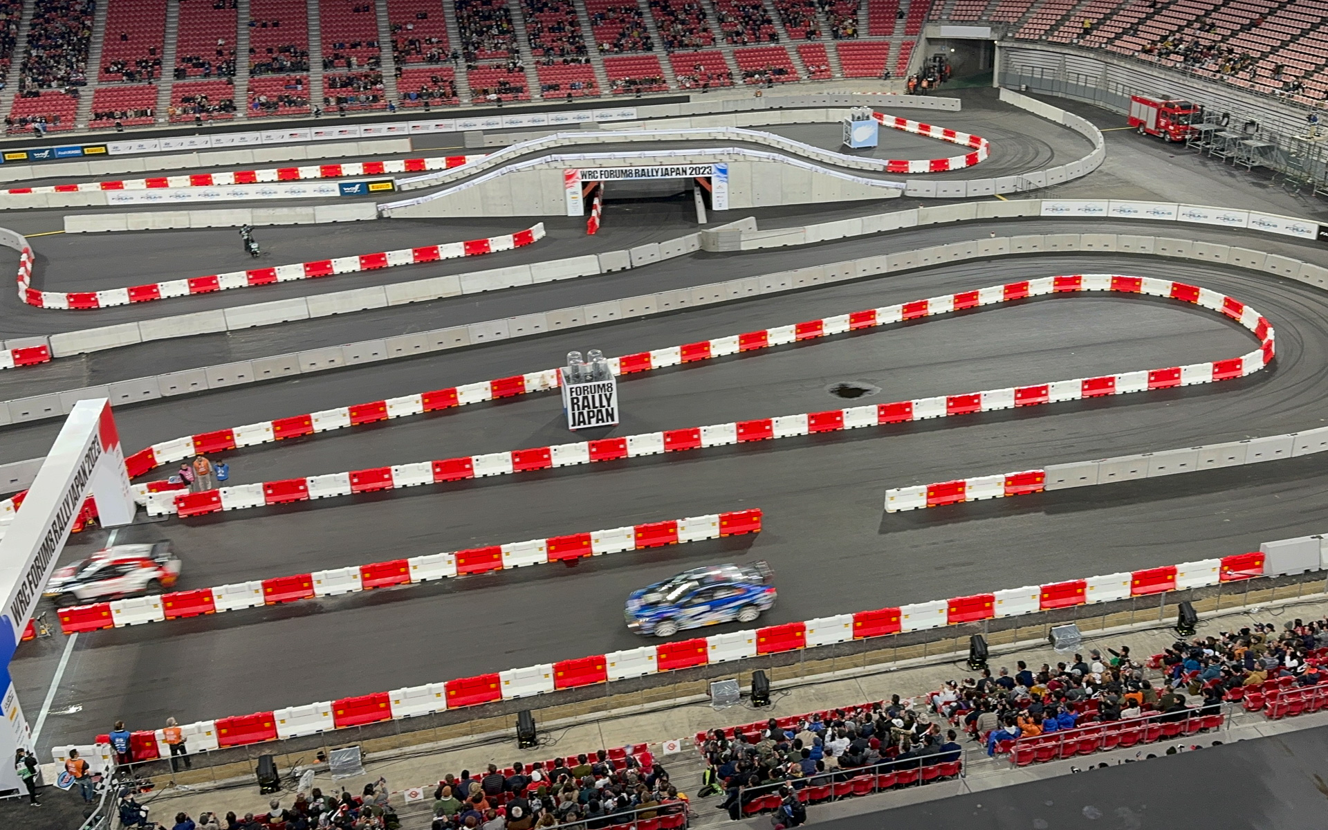 勝田選手が新井選手に先着した