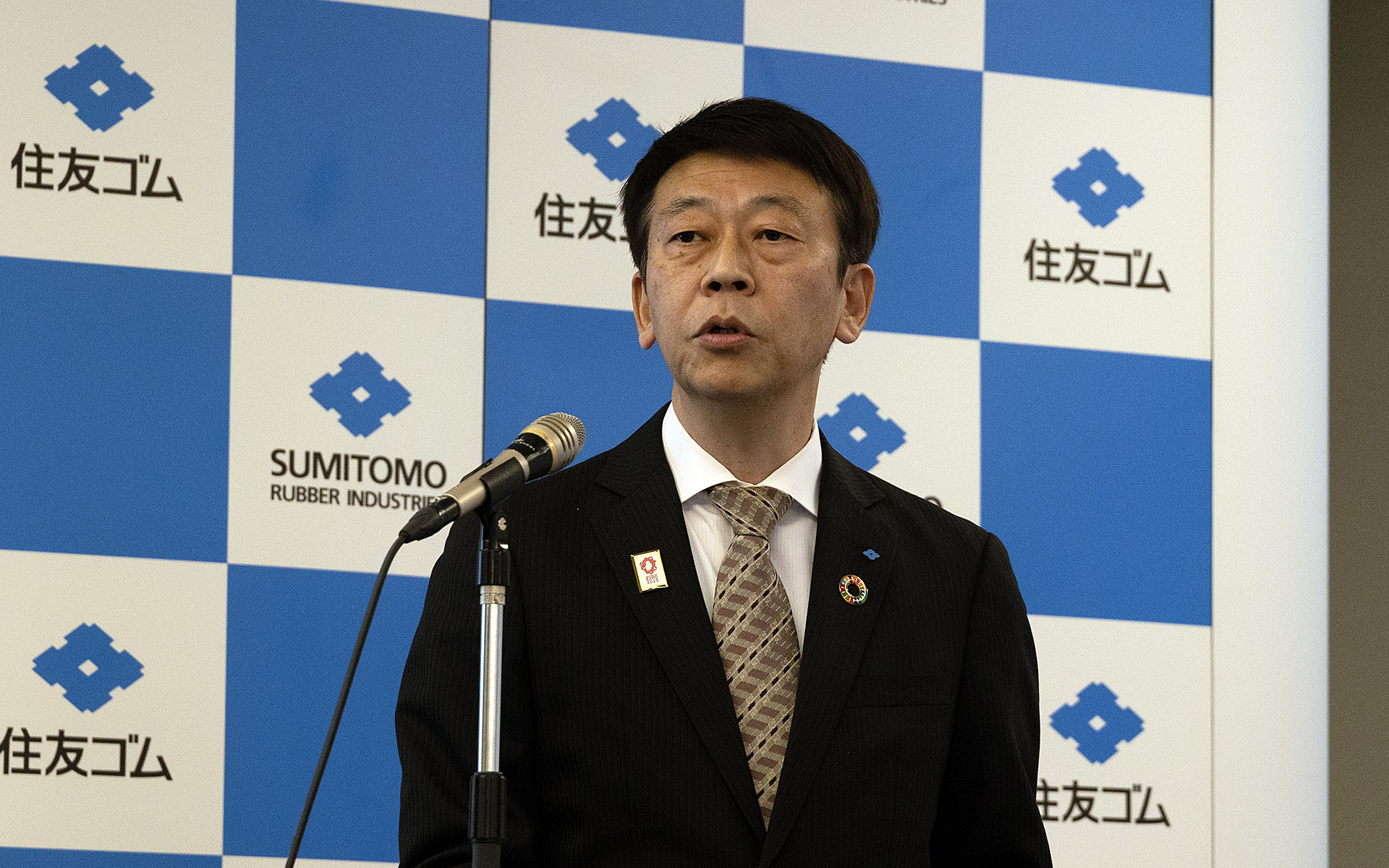 住友ゴム工業株式会社 材料開発本部 材料企画部長の上坂憲市氏