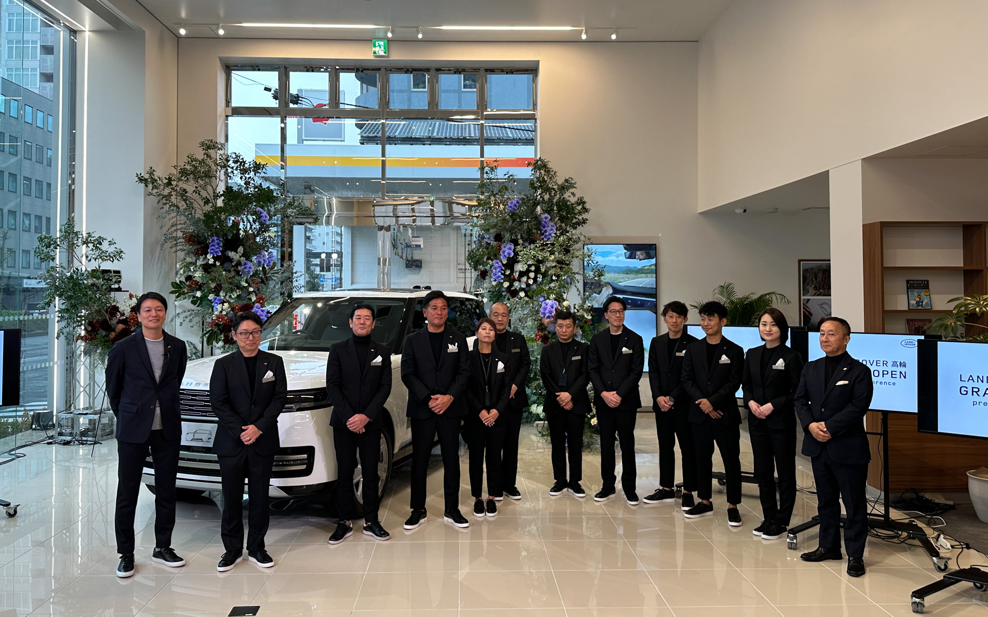 「ランドローバー高輪」のスタッフ集合写真