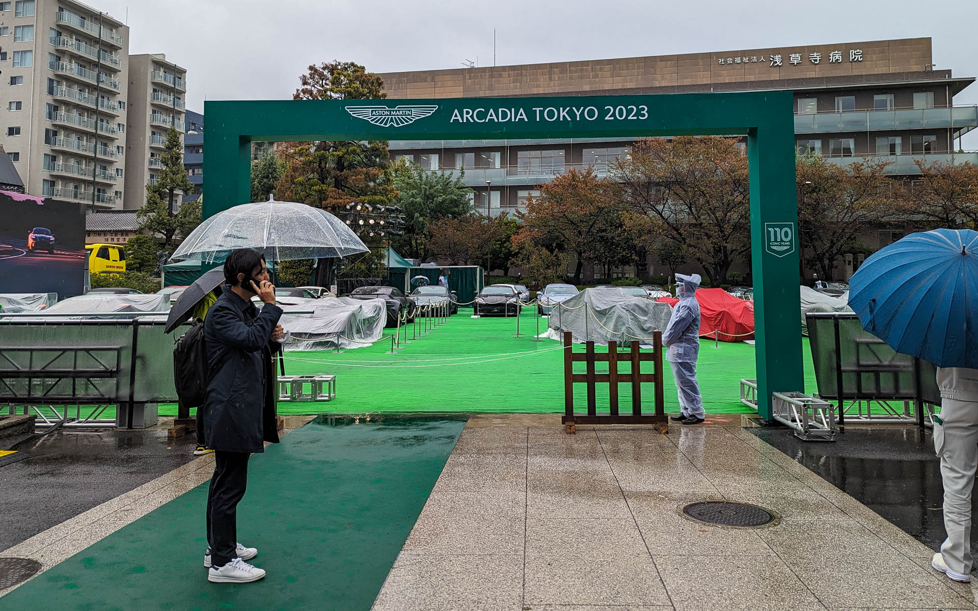 本堂裏手の広場がメイン会場